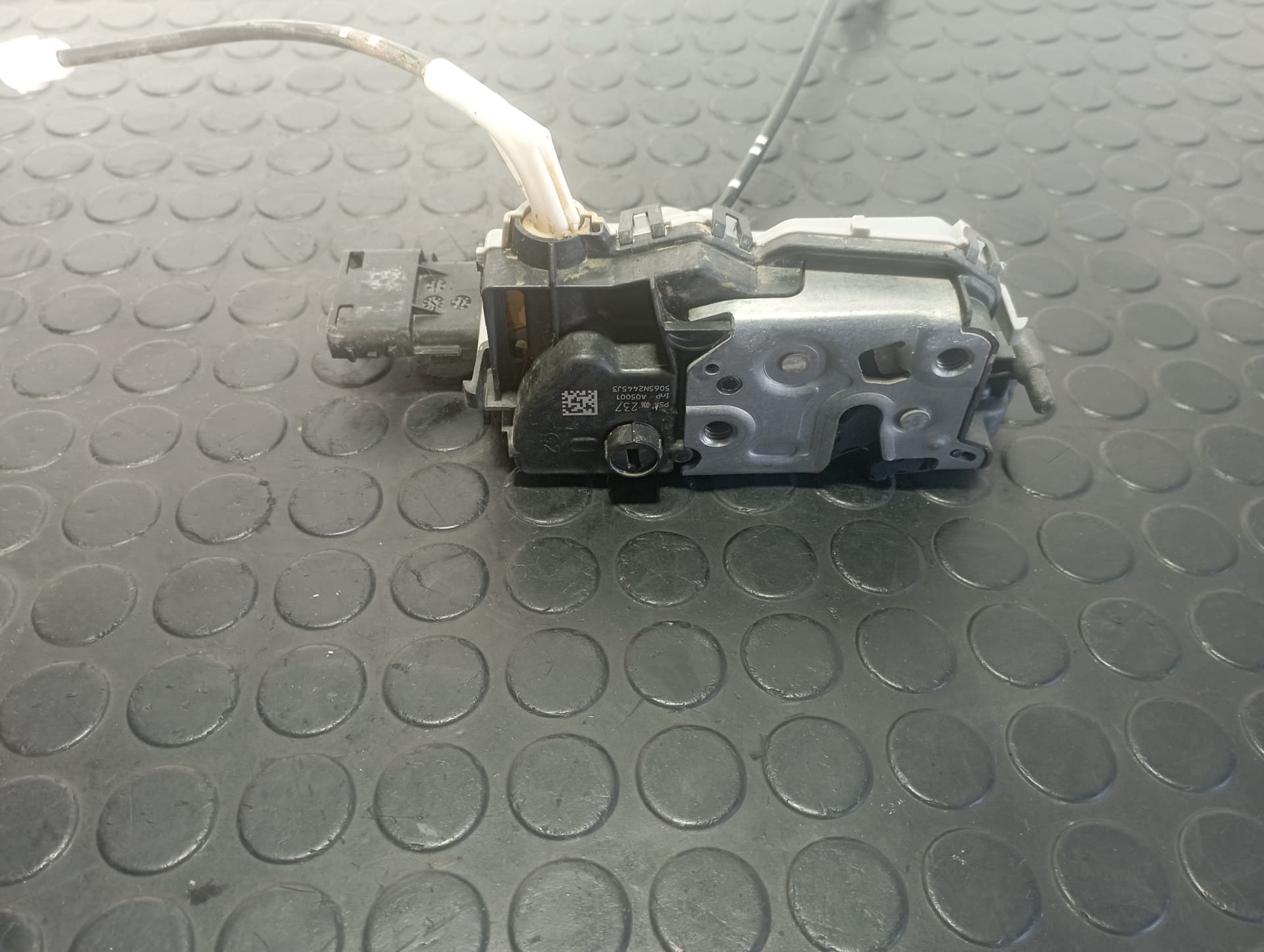 Recambio de CERRADURA PUERTA TRASERA IZQUIERDA para PEUGEOT 3008 1.6 5F01 referencia OEM IAM 9822829880 - NEGRO 2