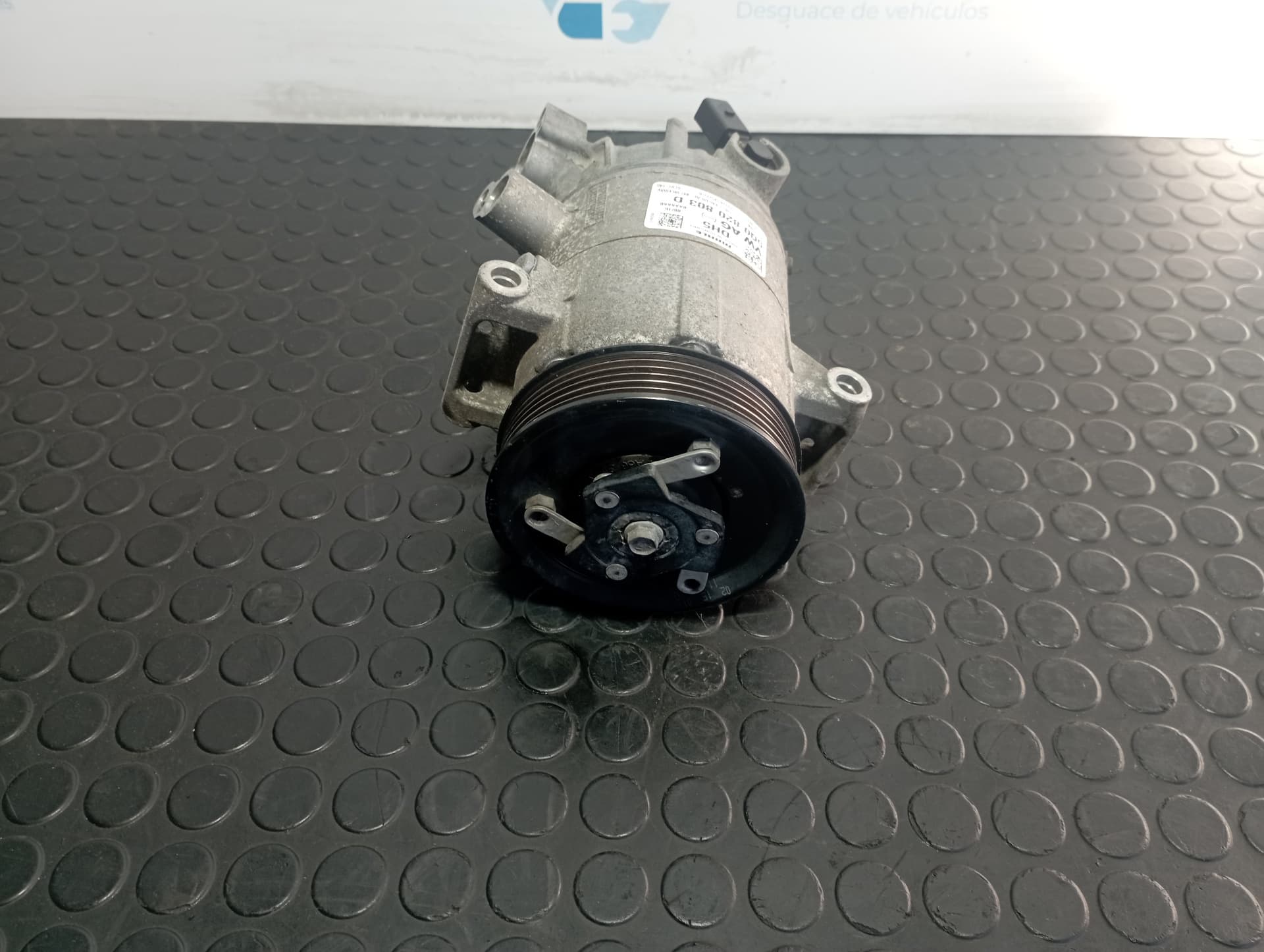 Recambio de COMPRESOR AIRE ACONDICIONADO para VOLKSWAGEN GOLF VII LIM. (5G1) 2.0 TDI CRL referencia OEM IAM 5Q0820803D - BLANCO
