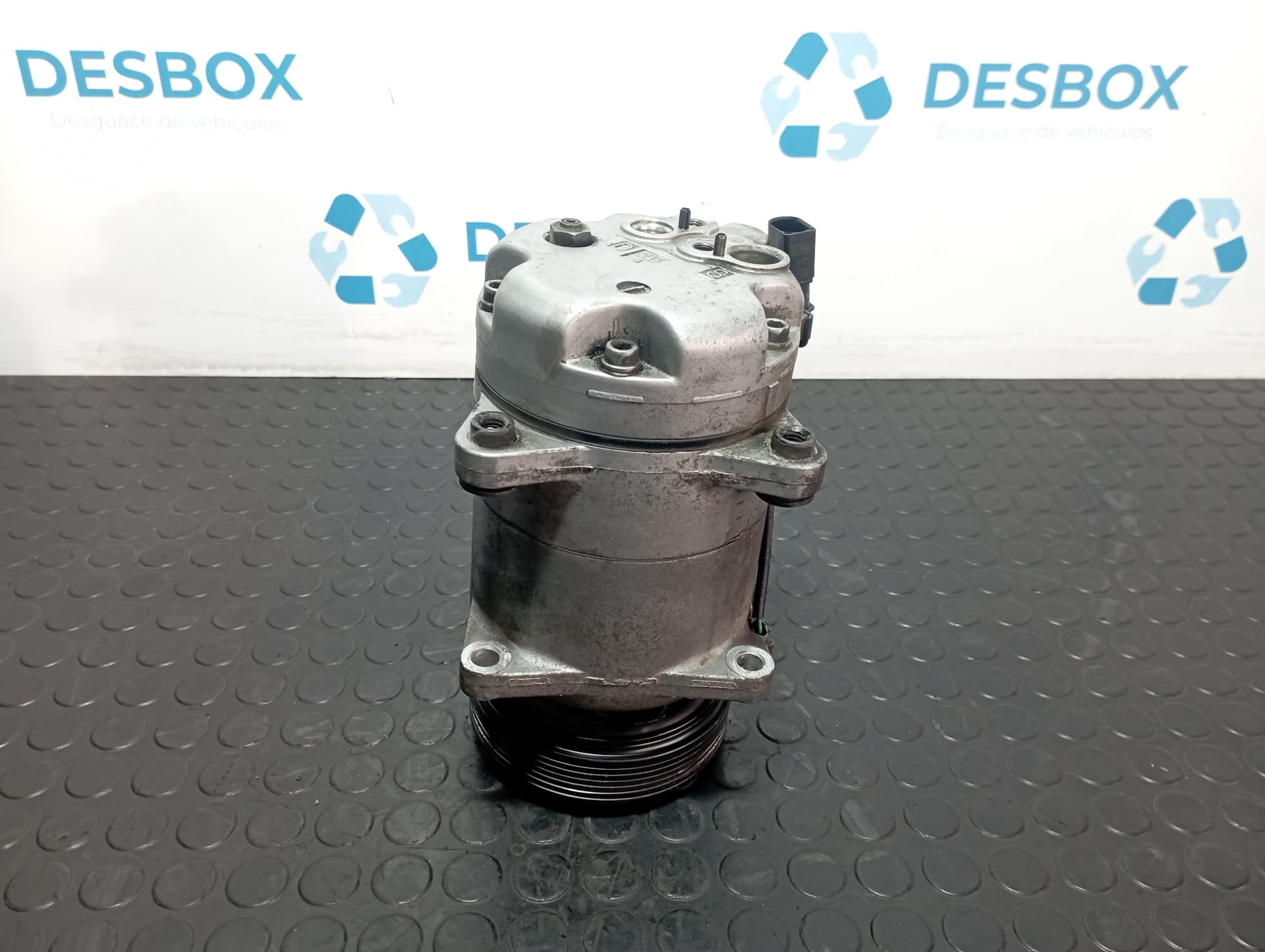 Recambio de COMPRESOR AIRE ACONDICIONADO para VOLKSWAGEN BORA BERLINA (1J2) 1.6 AZD referencia OEM IAM 1J0820803G - GRIS 4