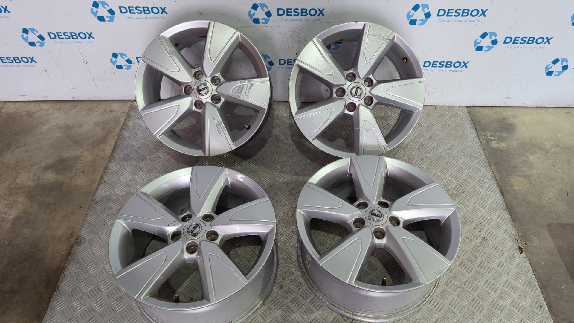 Recambio de JUEGO LLANTAS para VOLVO XC 40 2.0 D D4204T16 referencia OEM IAM 31680565 - AZUL