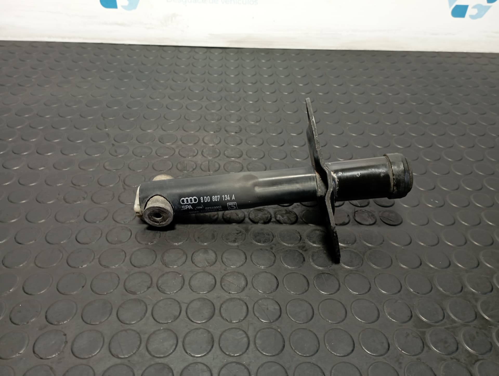 Recambio de PUNTERA DELANTERA DERECHA DE PARAGOLPES para AUDI A4 BERLINA (B5) 1.9 TDI AHU referencia OEM IAM 8D0807134A - GRIS 3