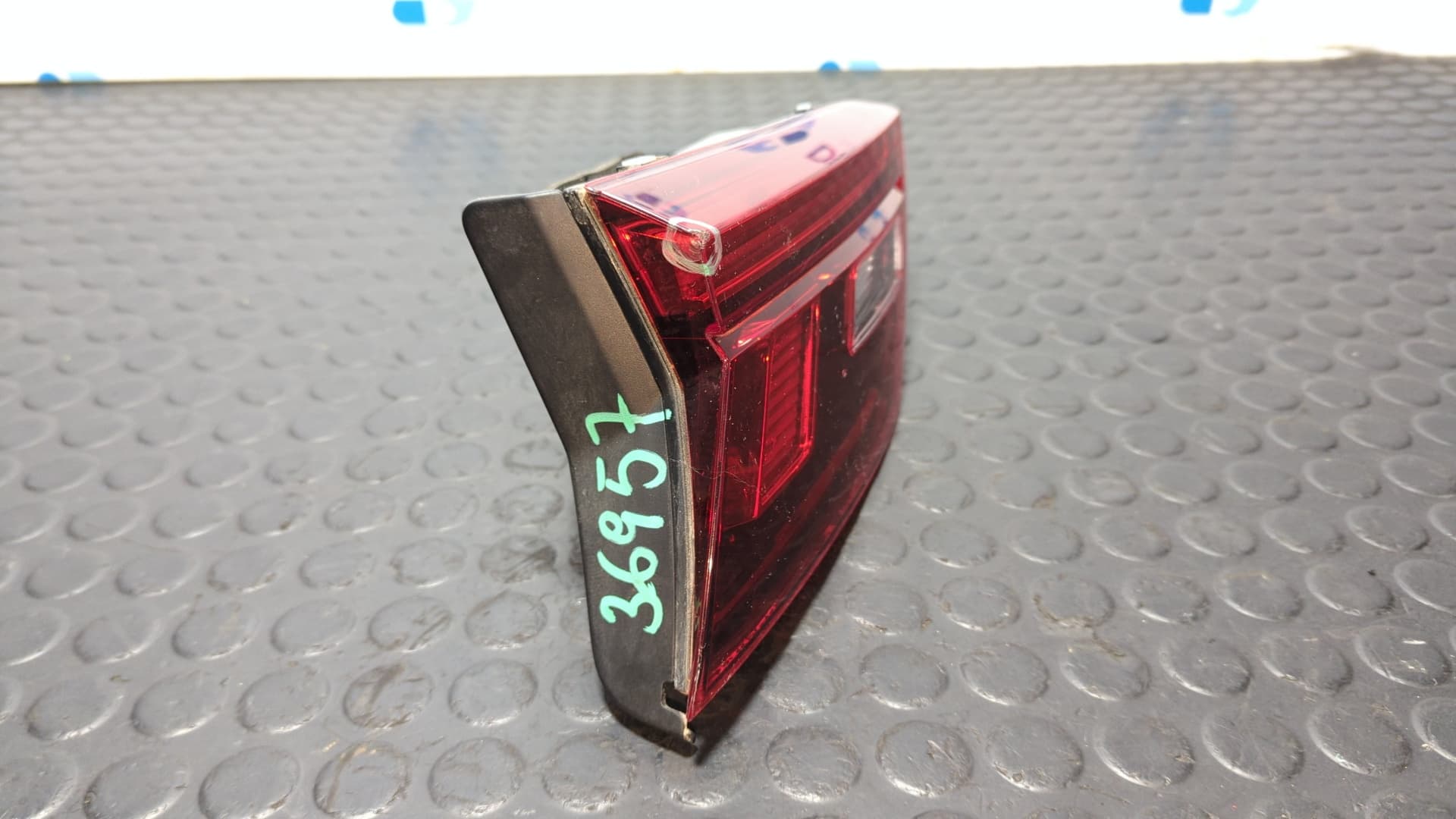 Recambio de PILOTO PORTON IZQUIERDO para VOLKSWAGEN TIGUAN 1.9 TDI DTR referencia OEM IAM 5NA945093F - NEGRO 4