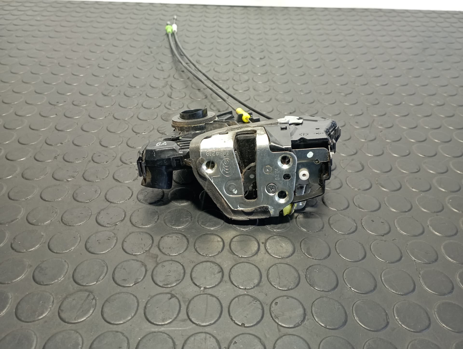 Recambio de CERRADURA PUERTA DELANTERA IZQUIERDA para TOYOTA AURIS 1.8 HYBRID 2ZR referencia OEM IAM 6904002210 - BLANCO