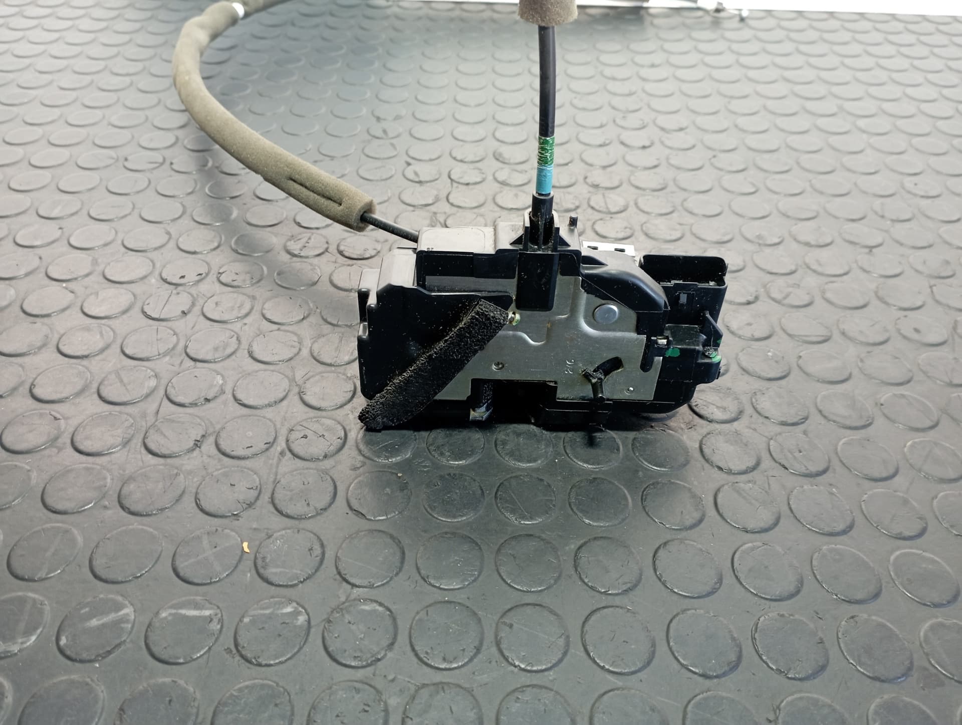 Recambio de CERRADURA PUERTA TRASERA IZQUIERDA para NISSAN NOTE 1.2 3 CIL HR12 referencia OEM IAM 825013VV0A - BLANCO