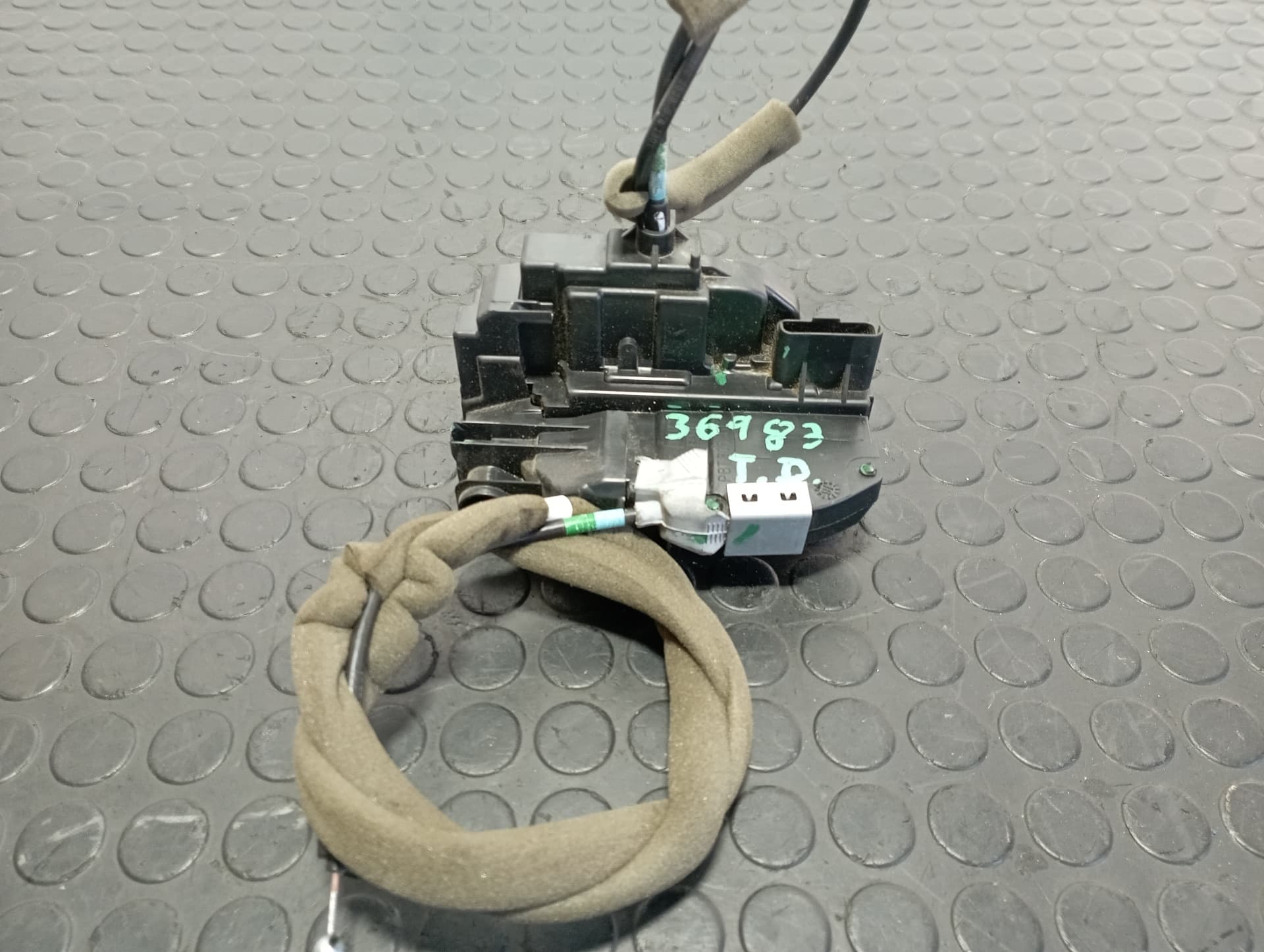 Recambio de CERRADURA PUERTA TRASERA DERECHA para NISSAN NOTE 1.2 3 CIL HR12 referencia OEM IAM 825003VV0A - BLANCO