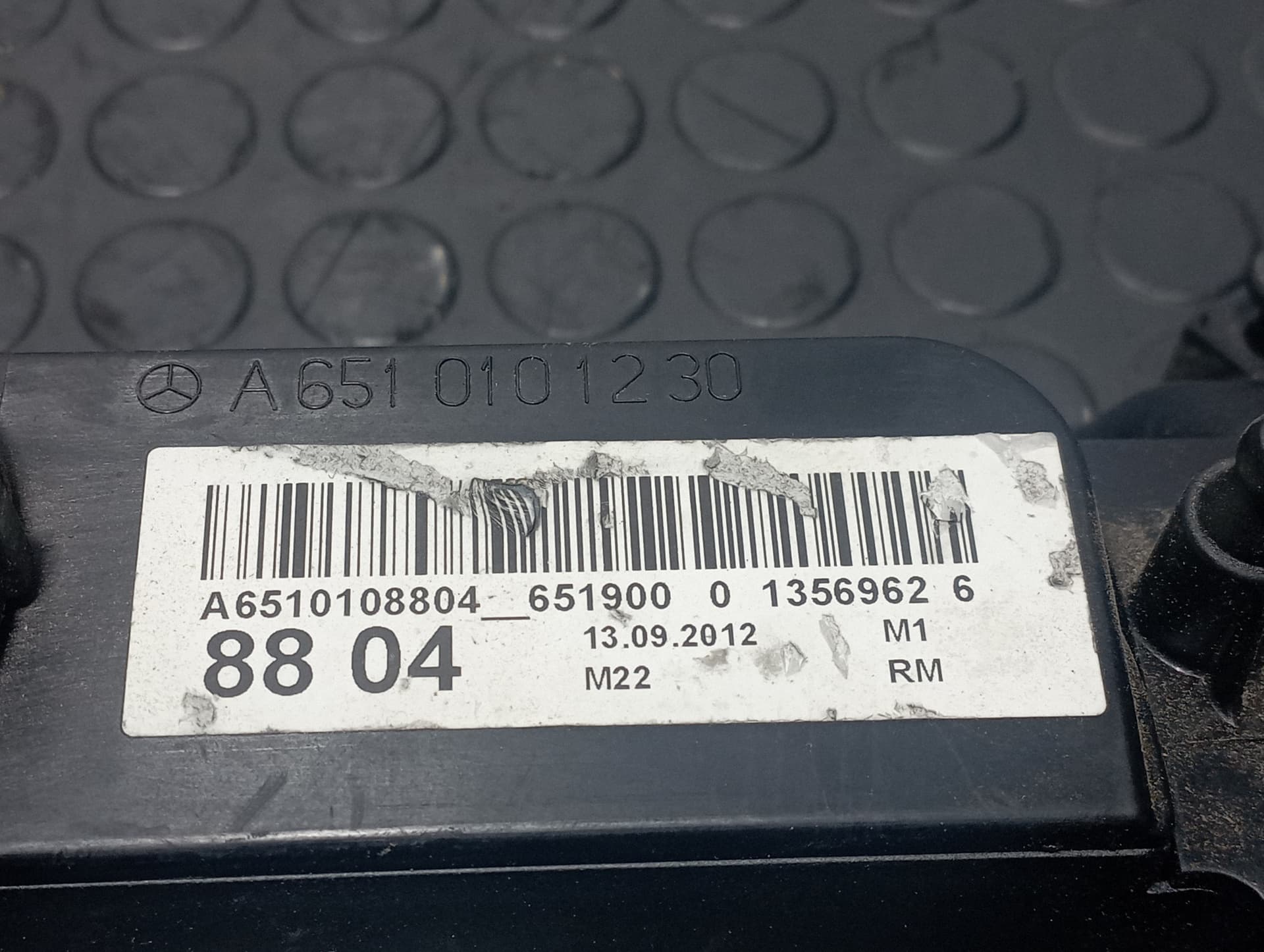Recambio de TAPA BALANCINES para MERCEDES-BENZ VITO (W639) BASIC, COMBI 2.2 CDI OM651940 referencia OEM IAM A6510101230 - AMARILLO 2