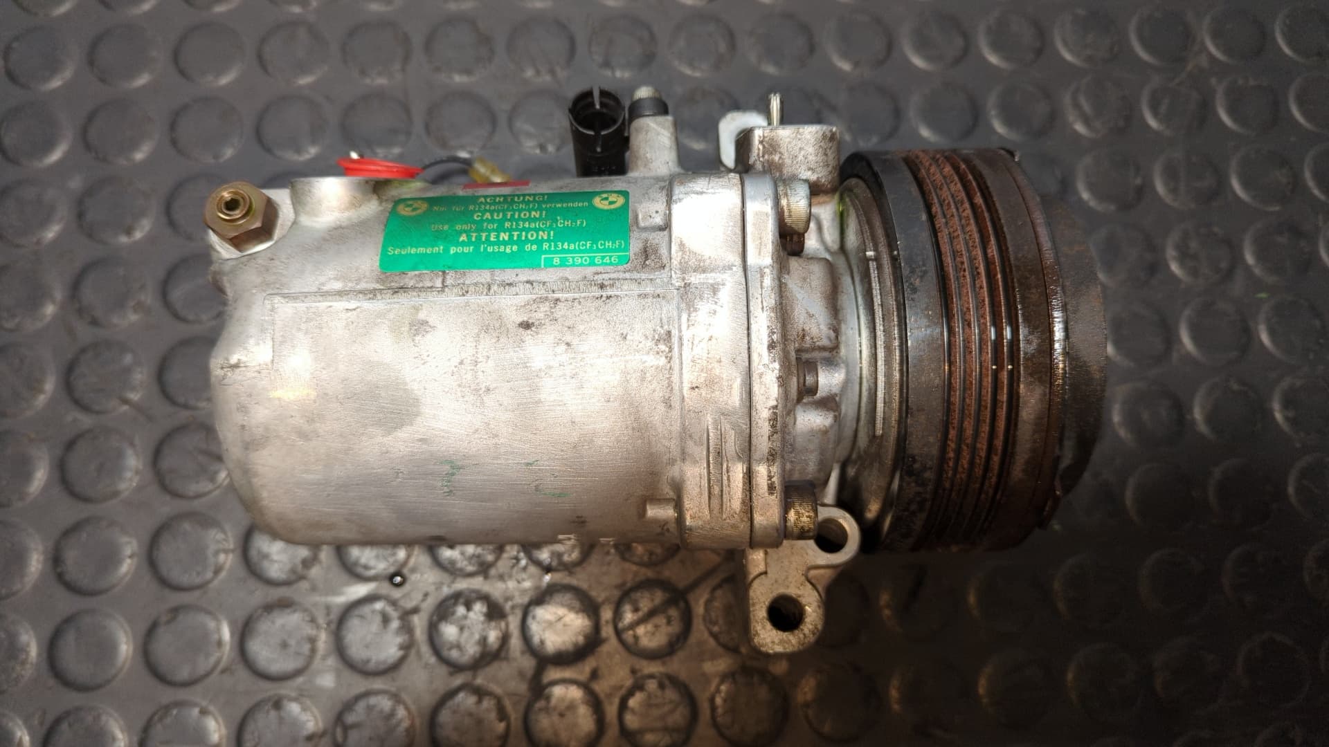 Recambio de COMPRESOR AIRE ACONDICIONADO para BMW SERIE 5 BERLINA (E39) 204D1 referencia OEM IAM 64528386650 5