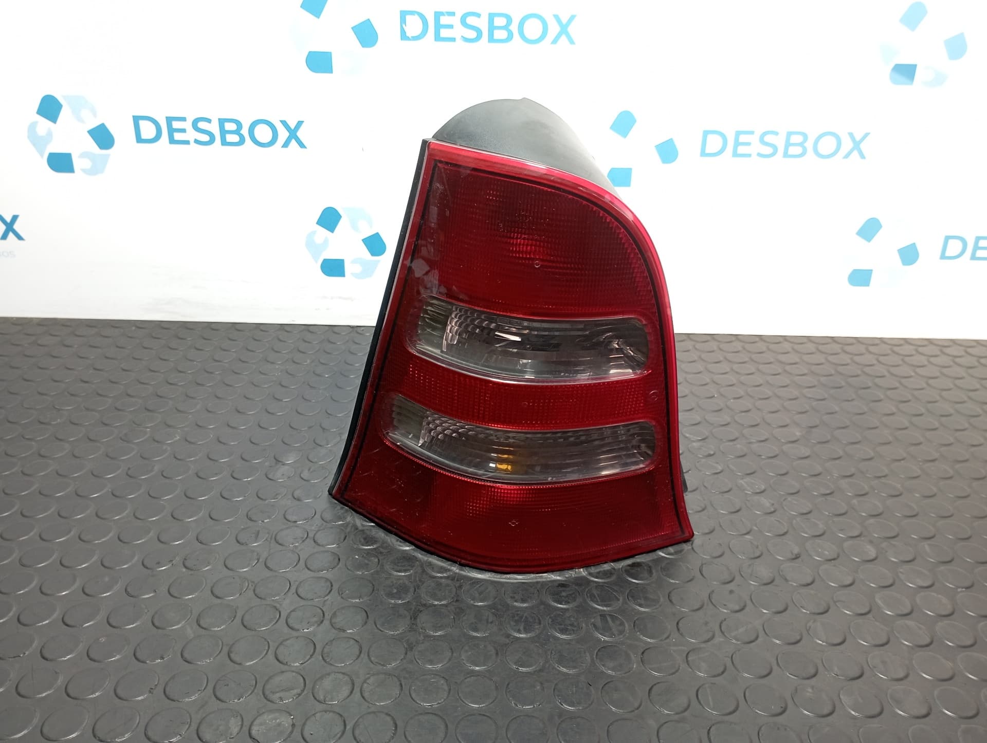 Recambio de PILOTO TRASERO IZQUIERDO para MERCEDES-BENZ CLASE A (W168) 1.4 GASOLINA M166.940 referencia OEM IAM 1688202764L - GRIS