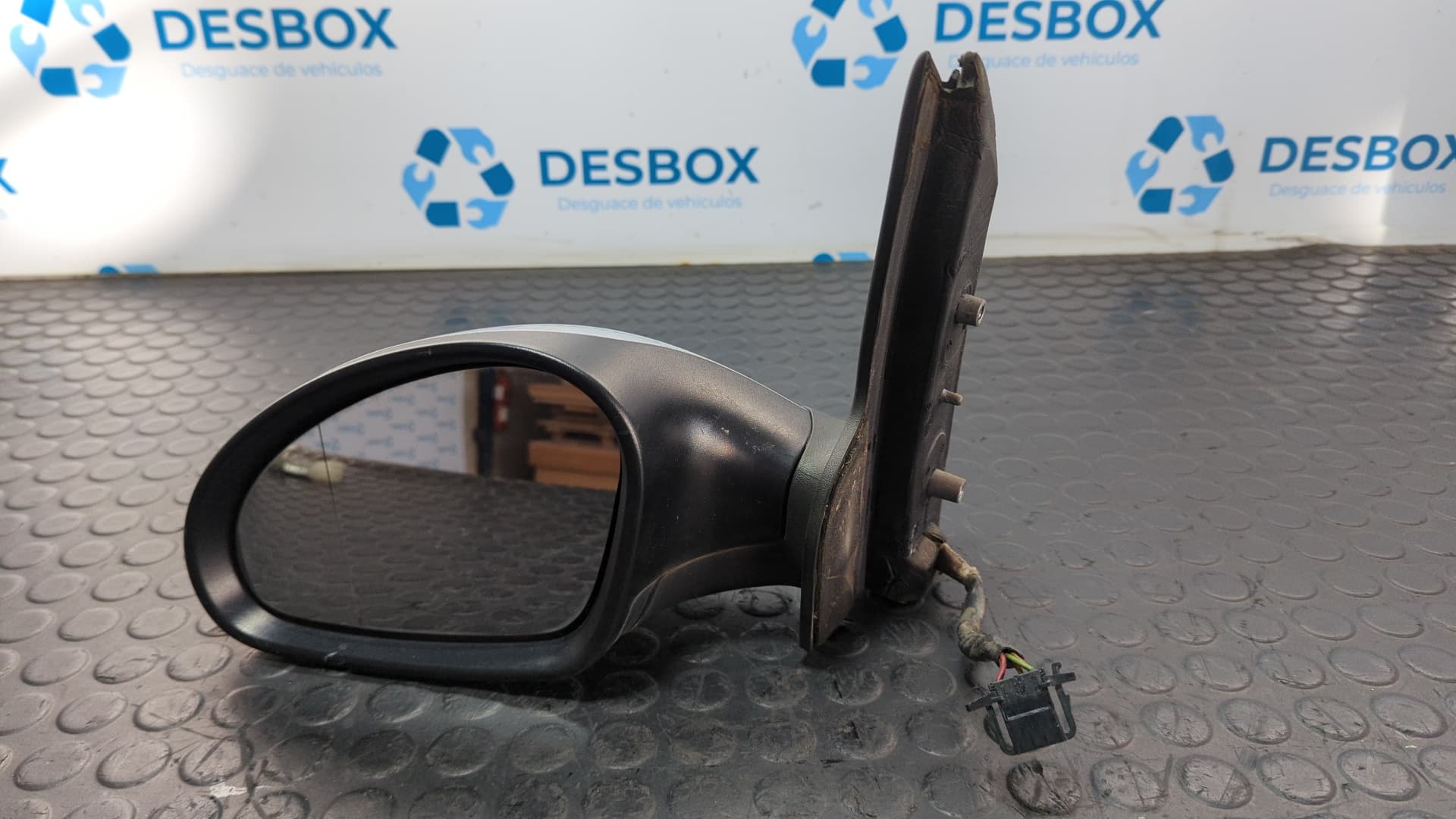 Recambio de RETROVISOR IZQUIERDO para SEAT TOLEDO (5P2) 2.0 TDI BKD referencia OEM IAM 014142 - GRIS