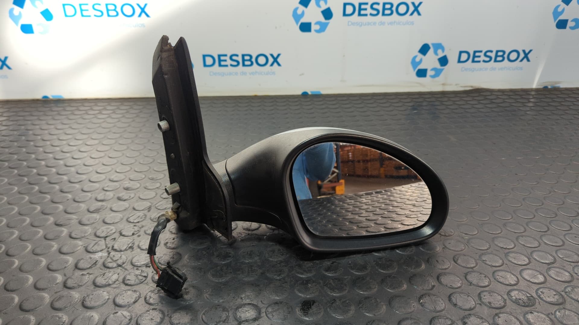 Recambio de RETROVISOR DERECHO para SEAT TOLEDO (5P2) 2.0 TDI BKD referencia OEM IAM 014142 - GRIS