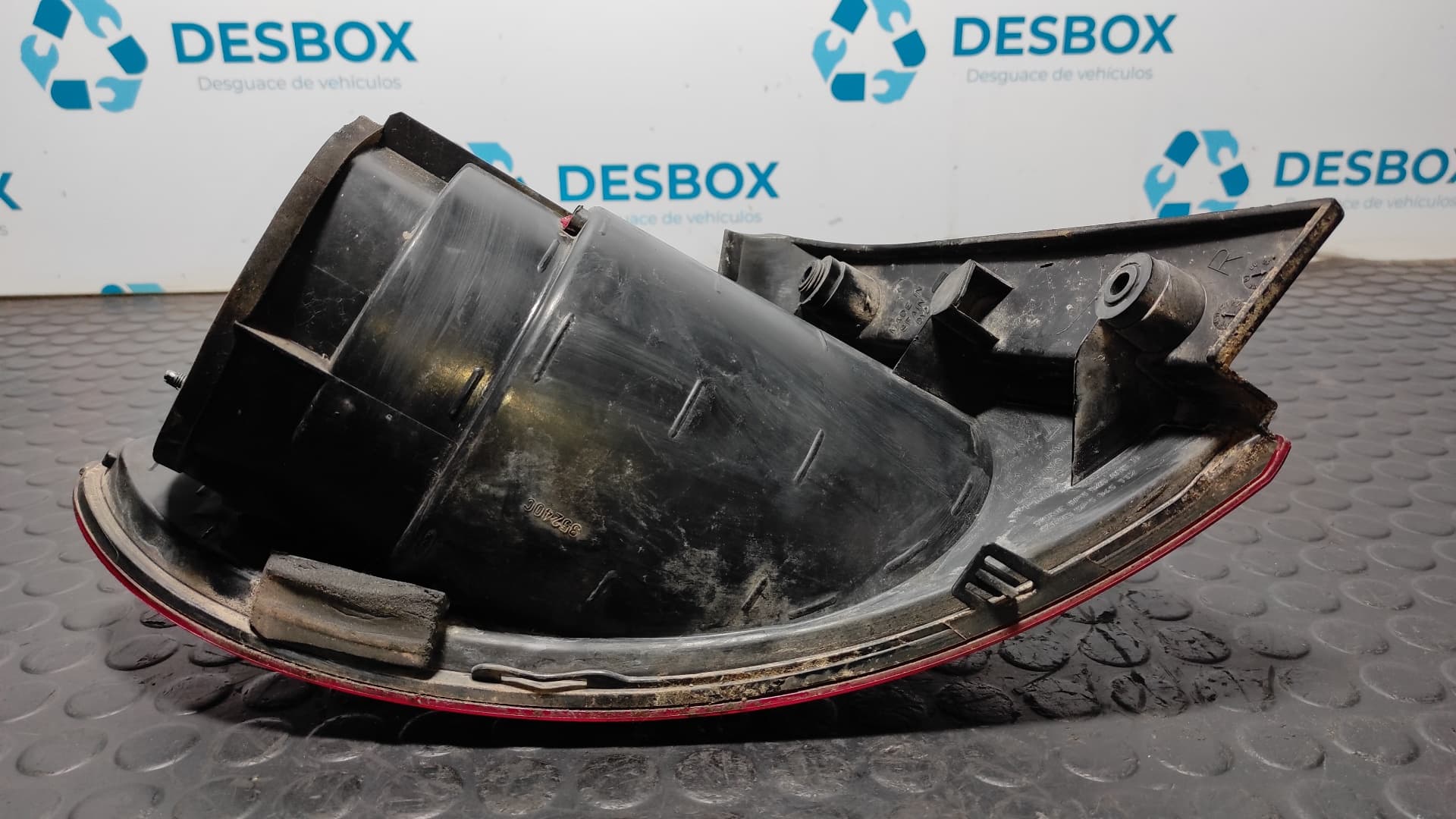 Recambio de PILOTO TRASERO DERECHO para SEAT TOLEDO (5P2) 2.0 TDI BKD referencia OEM IAM 5P5945096B - GRIS 2