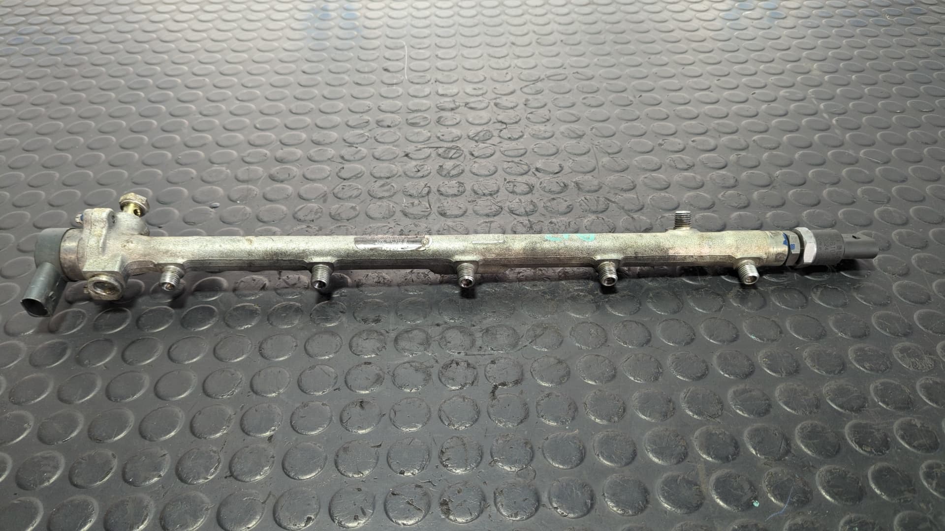 Recambio de RAMPA INYECTORA para MERCEDES-BENZ CLASE M (W163) OM612963 referencia OEM IAM A6120700095 4