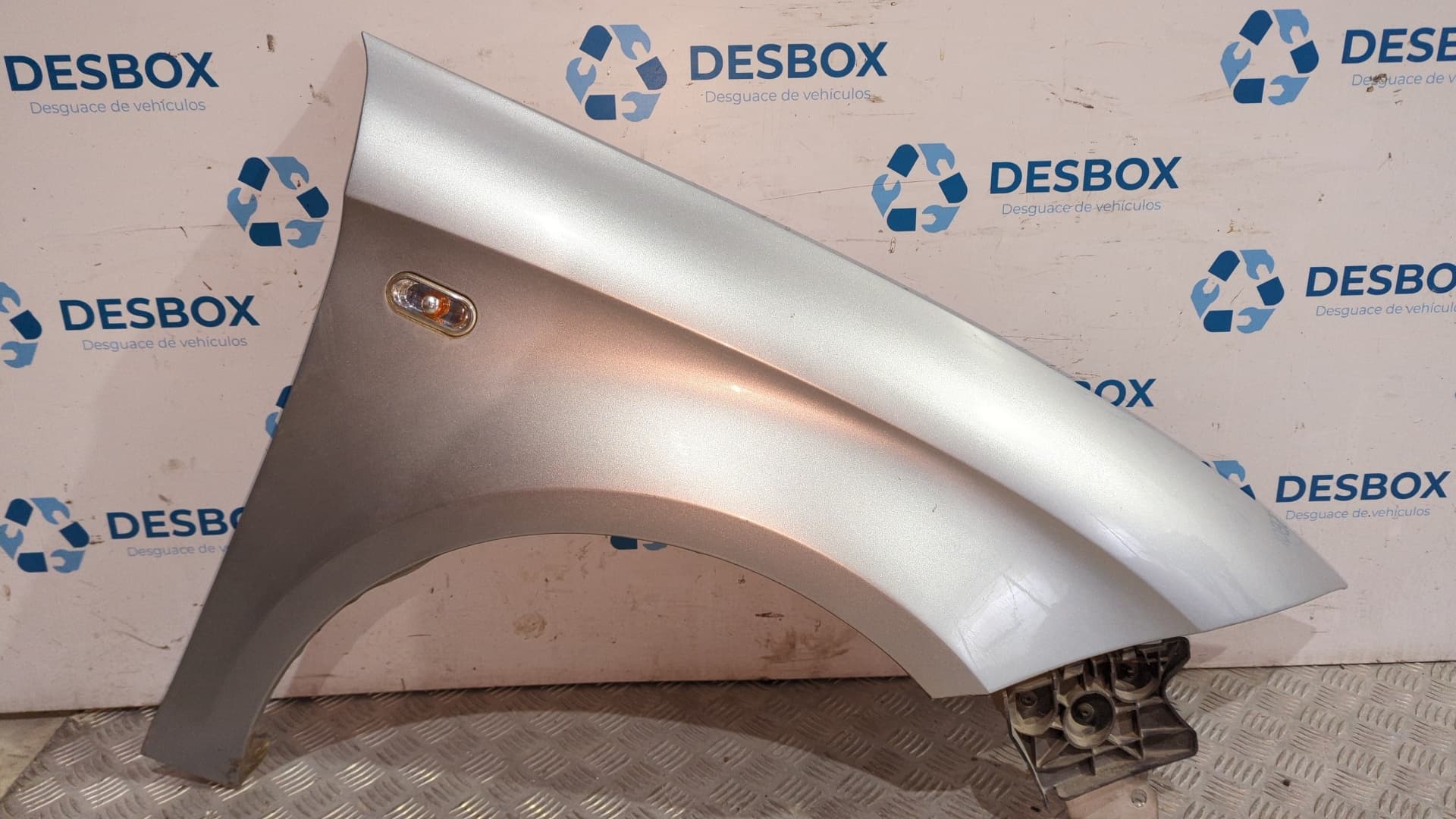 Recambio de ALETA DELANTERA DERECHA para SEAT TOLEDO (5P2) 2.0 TDI BKD - GRIS