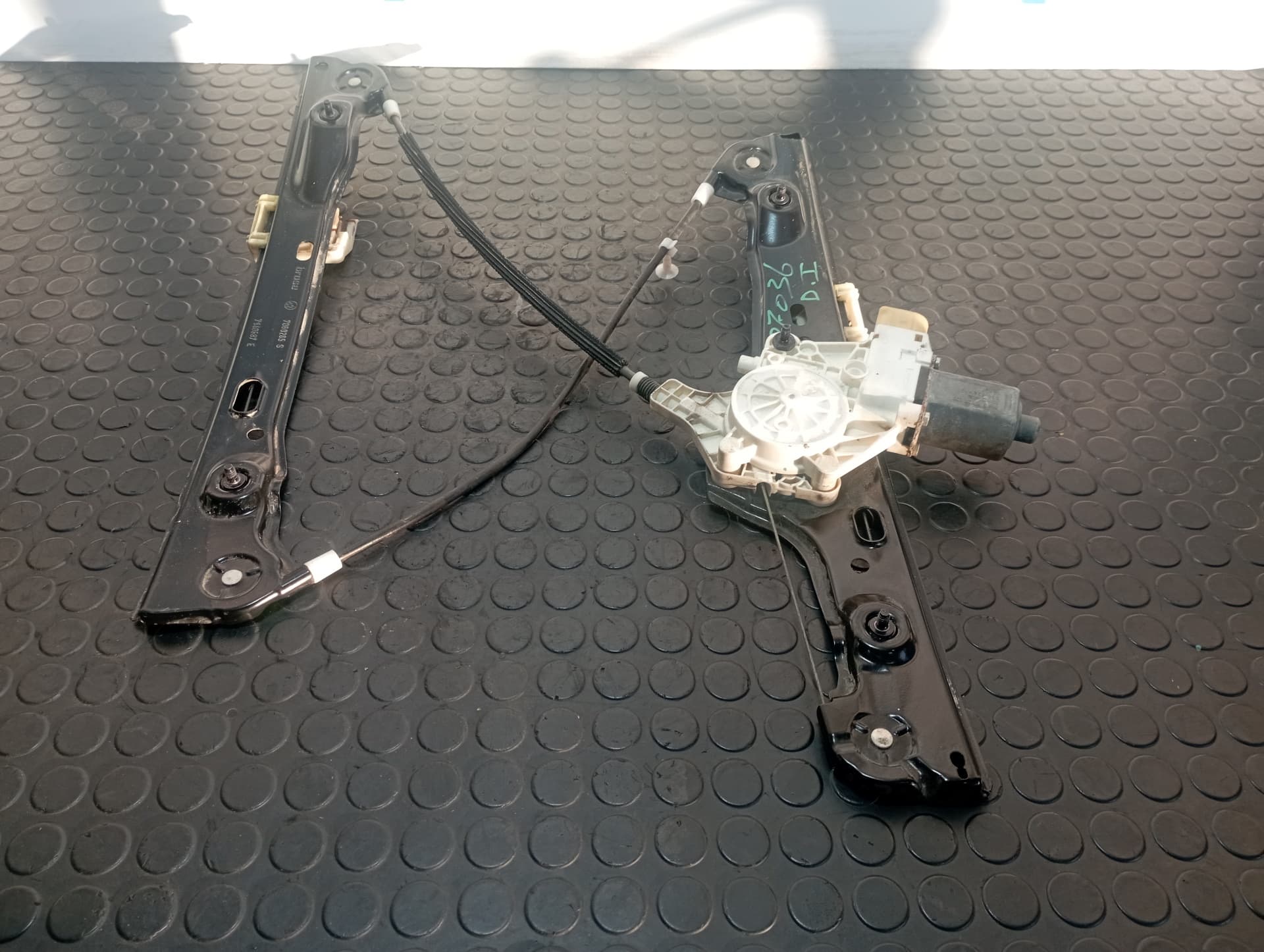 Recambio de ELEVALUNAS DELANTERO IZQUIERDO para BMW SERIE 3 BERLINA (E90) 320D BERLINA 204D4 referencia OEM IAM 7140587E - AZUL