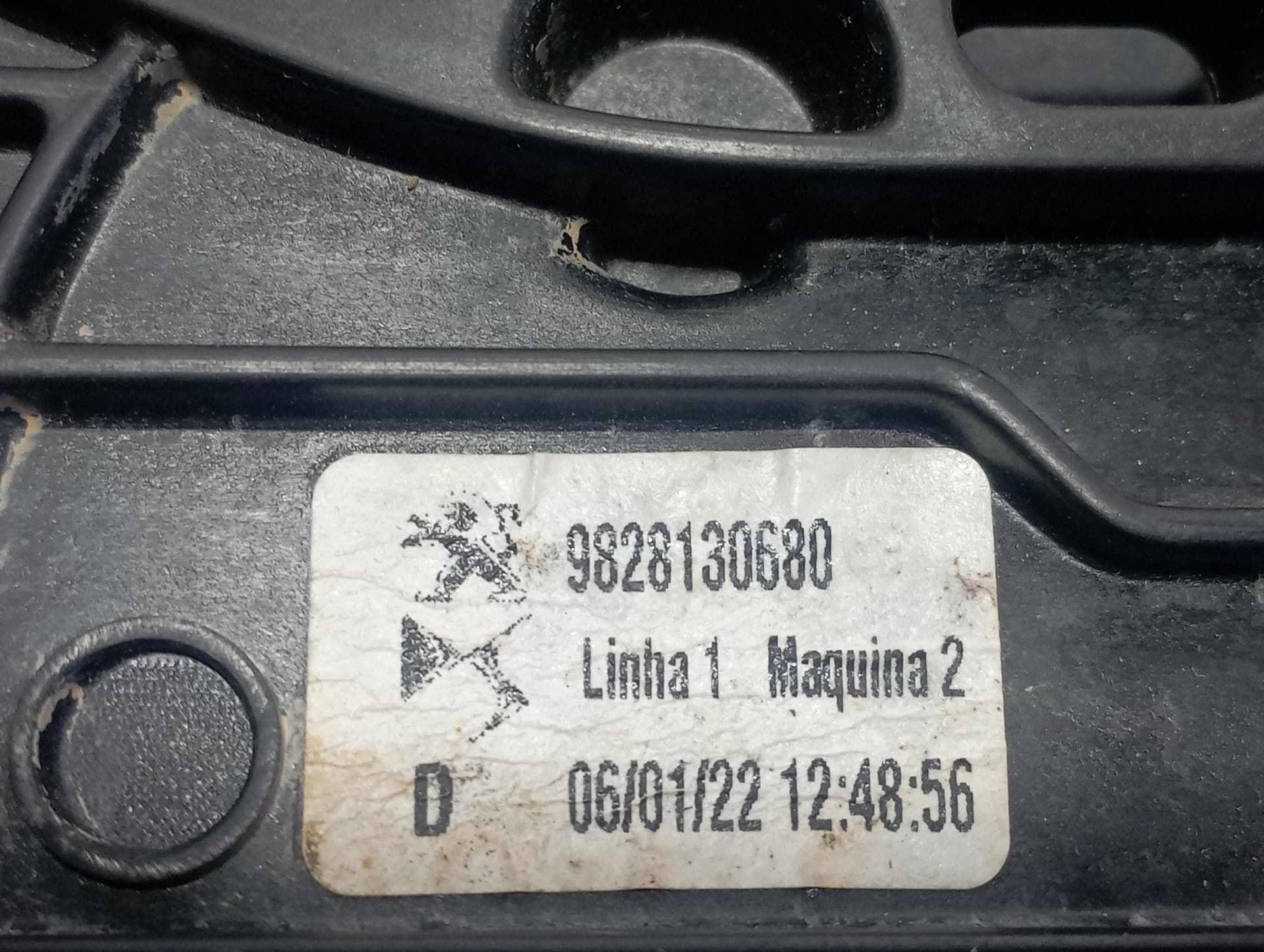 Recambio de ELEVALUNAS DELANTERO DERECHO para PEUGEOT 2008 (--.2013->) 2008 ACTIVE PURETECH HN05 referencia OEM IAM 9828130680 - BLANCO 4