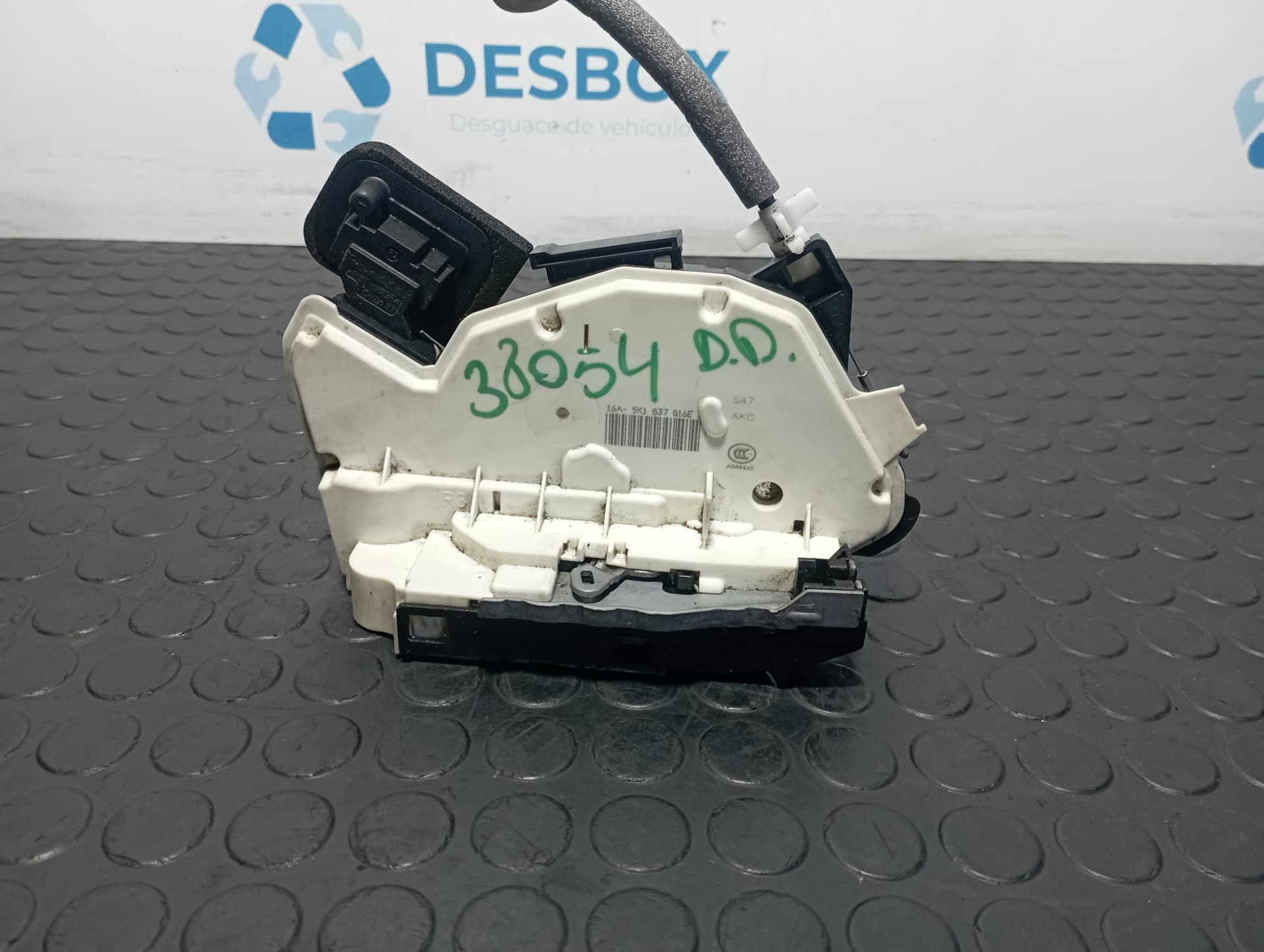 Recambio de CERRADURA PUERTA DELANTERA DERECHA para VOLKSWAGEN GOLF VII LIM. 1.2 TSI CJZ referencia OEM IAM 5K1837016E - GRIS
