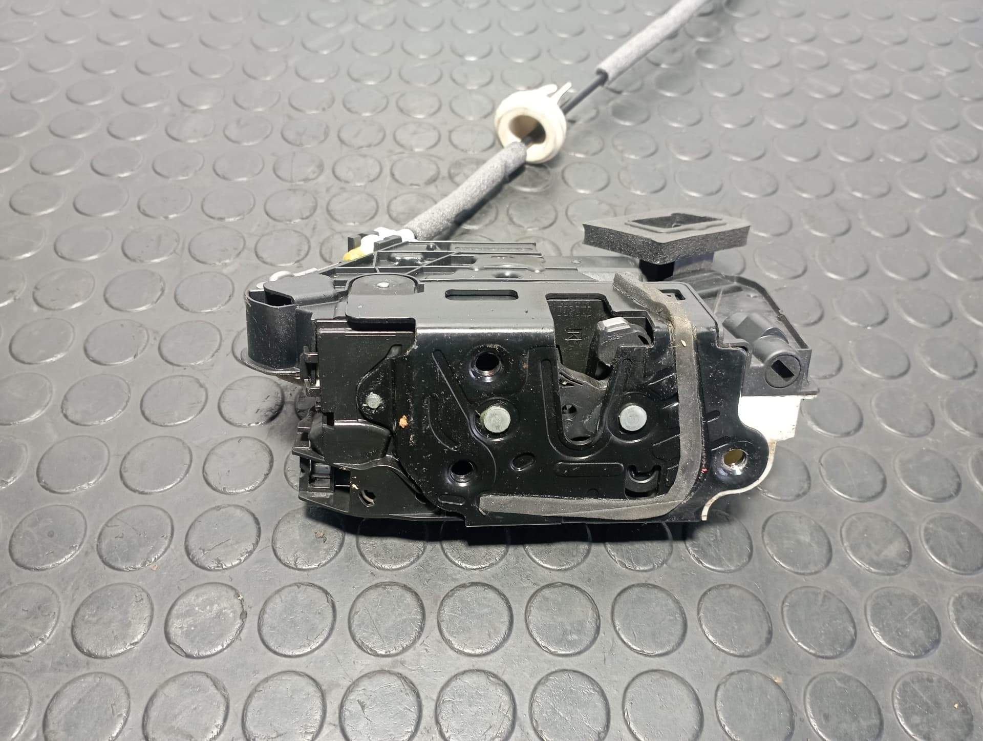 Recambio de CERRADURA PUERTA DELANTERA DERECHA para VOLKSWAGEN GOLF VII LIM. 1.2 TSI CJZ referencia OEM IAM 5K1837016E - GRIS 3
