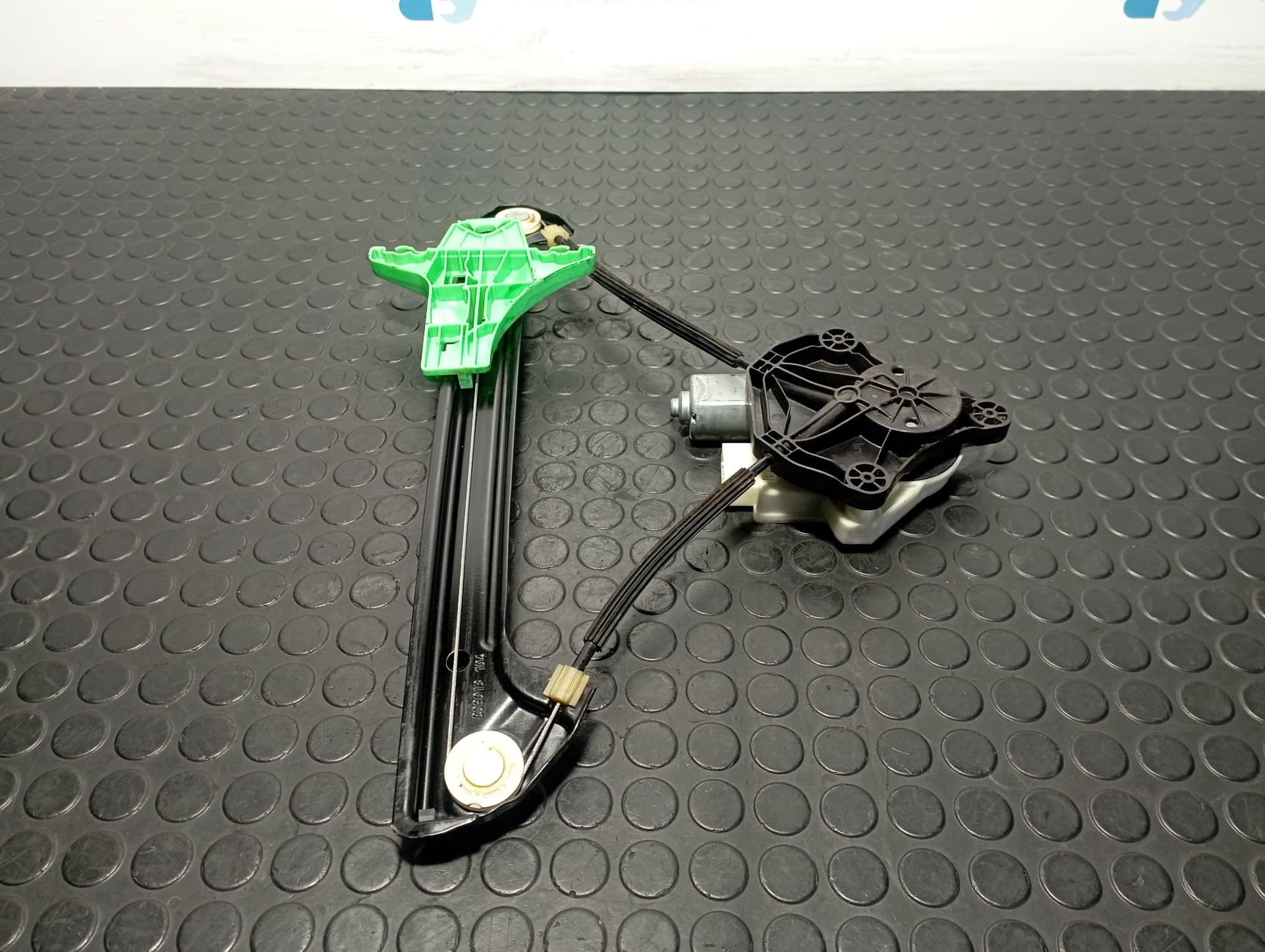 Recambio de ELEVALUNAS TRASERO DERECHO para VOLKSWAGEN GOLF VII LIM. CJZ referencia OEM IAM 5G4839462B - GRIS 4