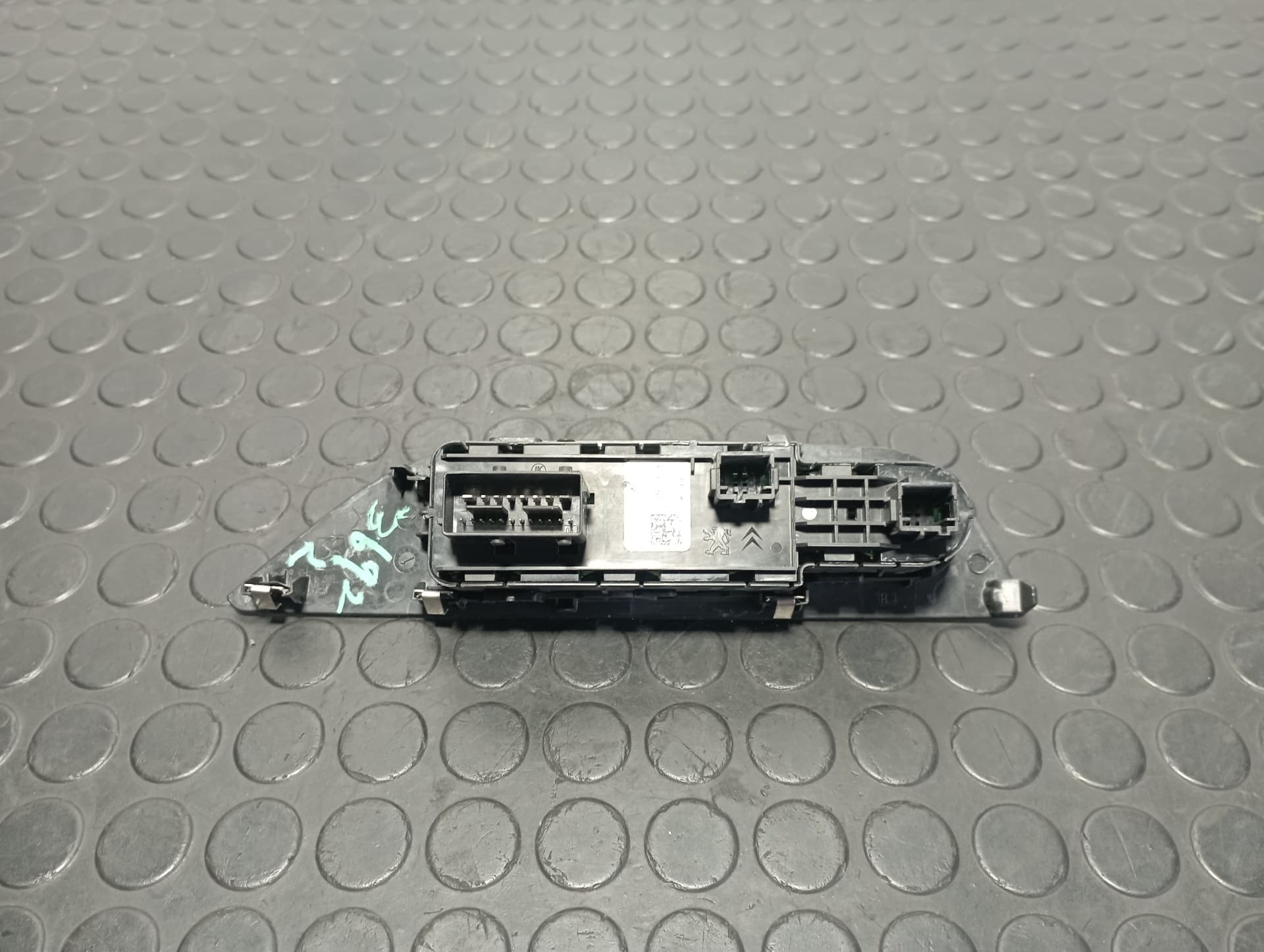 Recambio de MANDO ELEVALUNAS DELANTERO IZQUIERDO para PEUGEOT 2008 (--.2013->) 2008 ACTIVE PURETECH HN05 referencia OEM IAM 96788281ZD - BLANCO 2