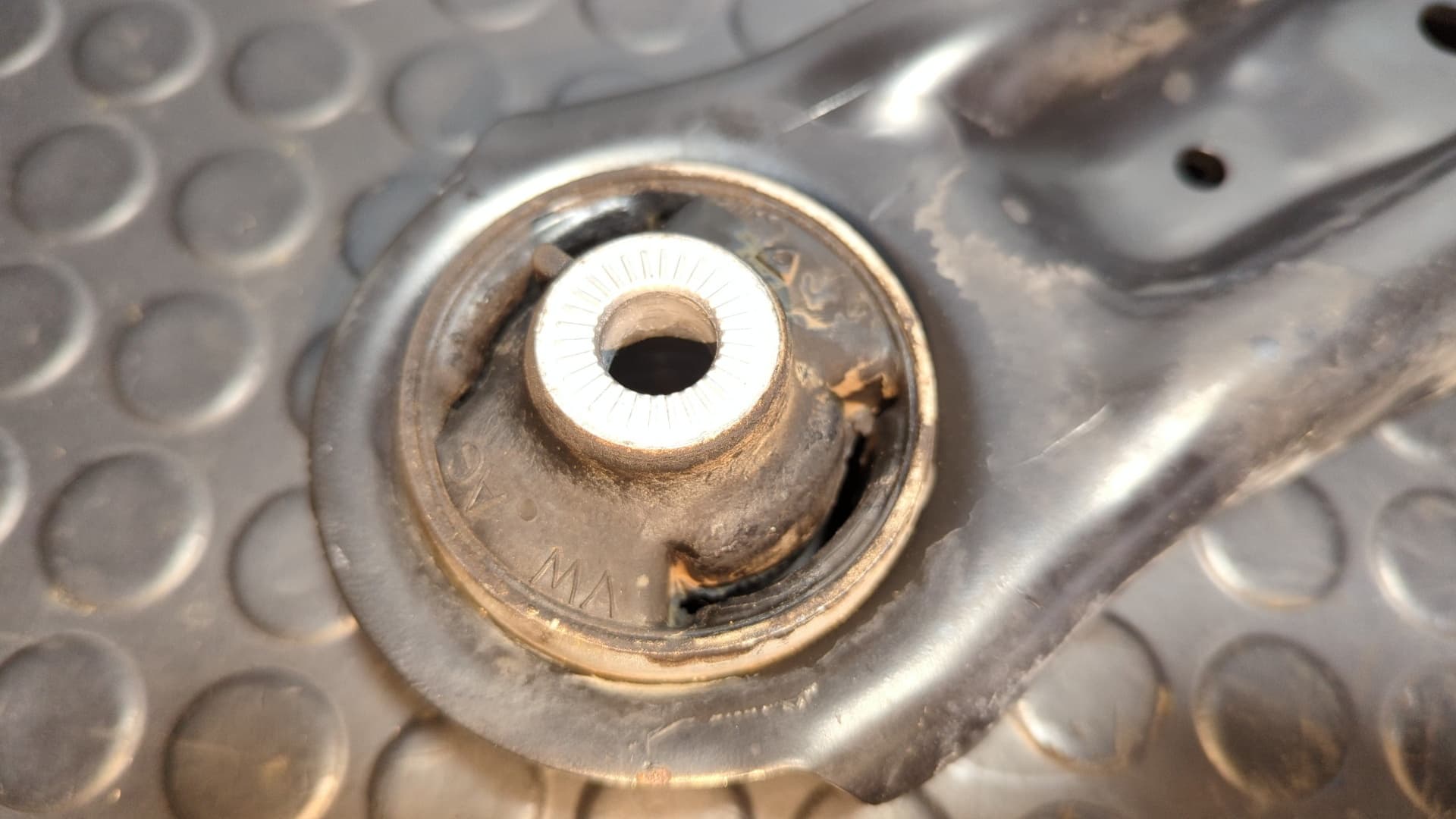 Recambio de BRAZO DERECHO INFERIOR DELANTERO para VOLKSWAGEN TIGUAN 2.0 TDI DFG - BLANCO 3