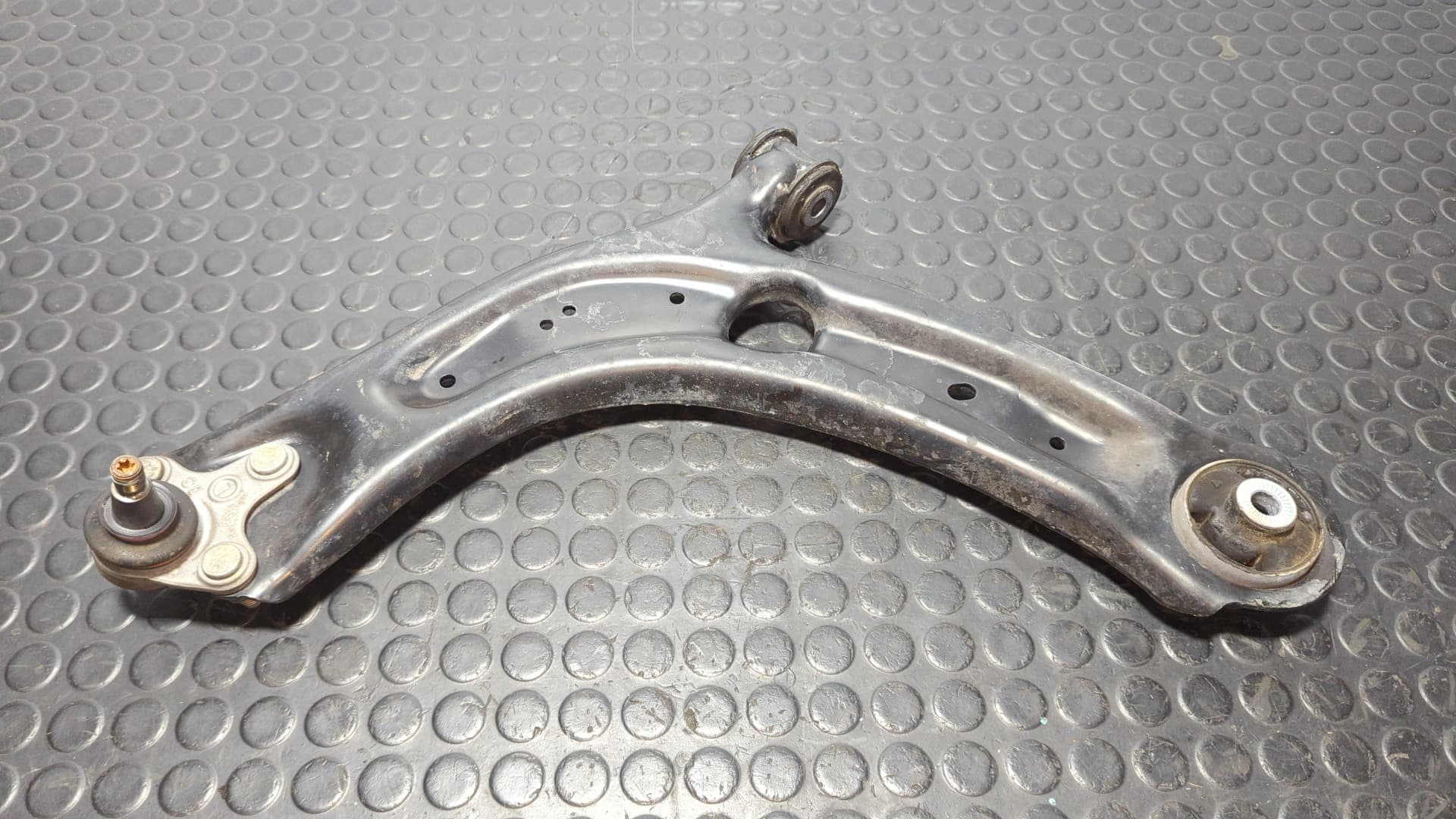 Recambio de BRAZO IZQUIERDO INFERIOR DELANTERO para VOLKSWAGEN TIGUAN 2.0 TDI DFG - BLANCO