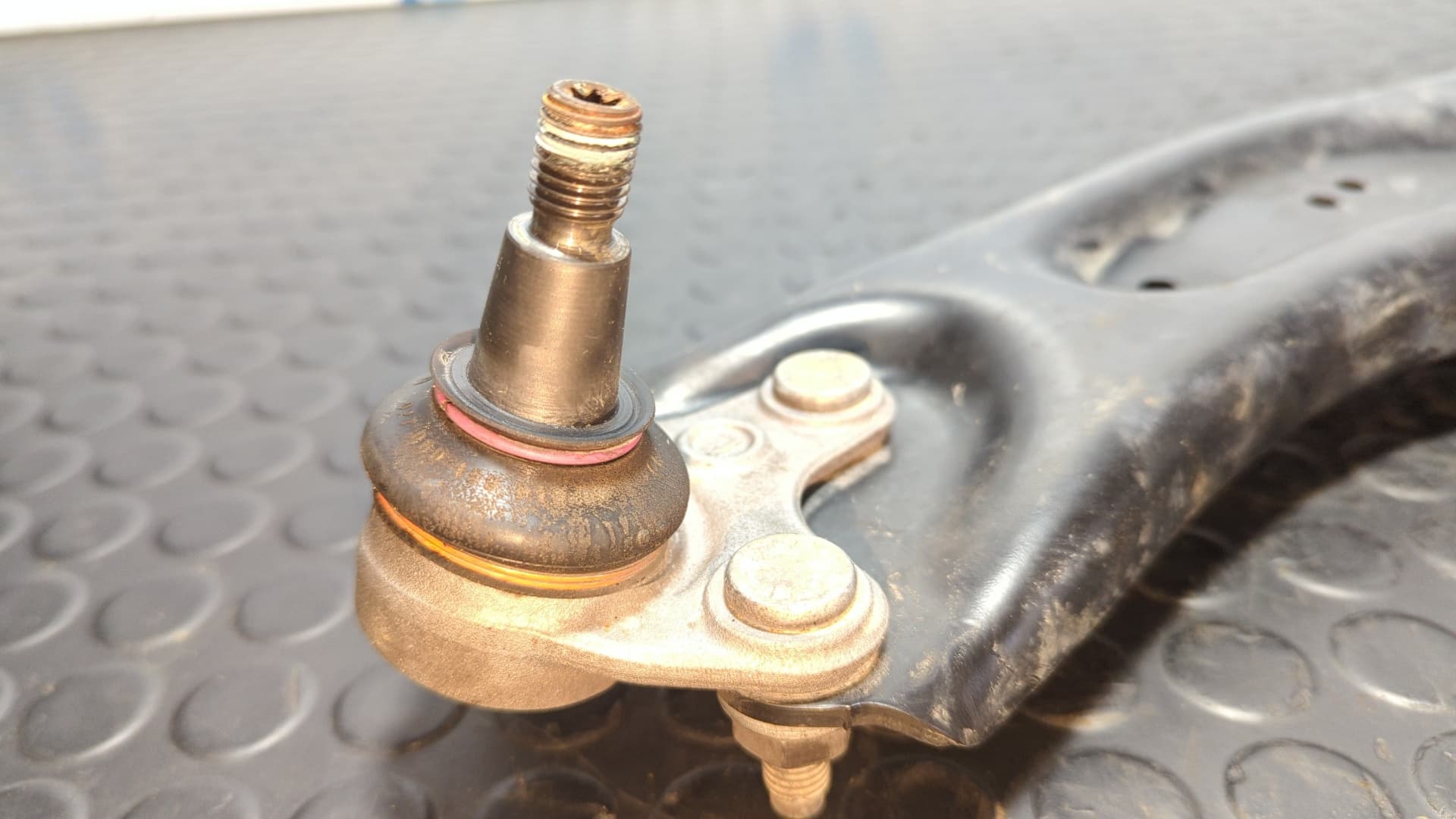 Recambio de BRAZO IZQUIERDO INFERIOR DELANTERO para VOLKSWAGEN TIGUAN 2.0 TDI DFG - BLANCO 2
