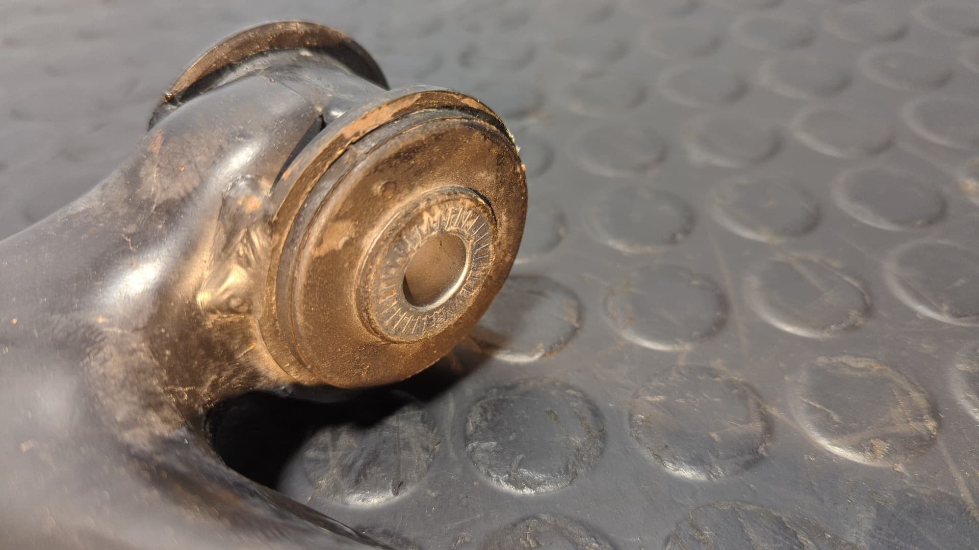 Recambio de BRAZO IZQUIERDO INFERIOR DELANTERO para VOLKSWAGEN TIGUAN 2.0 TDI DFG - BLANCO 4