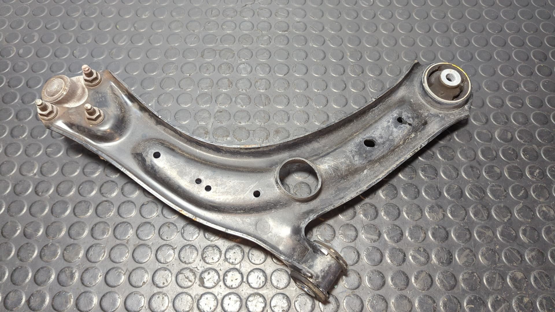 Recambio de BRAZO IZQUIERDO INFERIOR DELANTERO para VOLKSWAGEN TIGUAN 2.0 TDI DFG - BLANCO 5