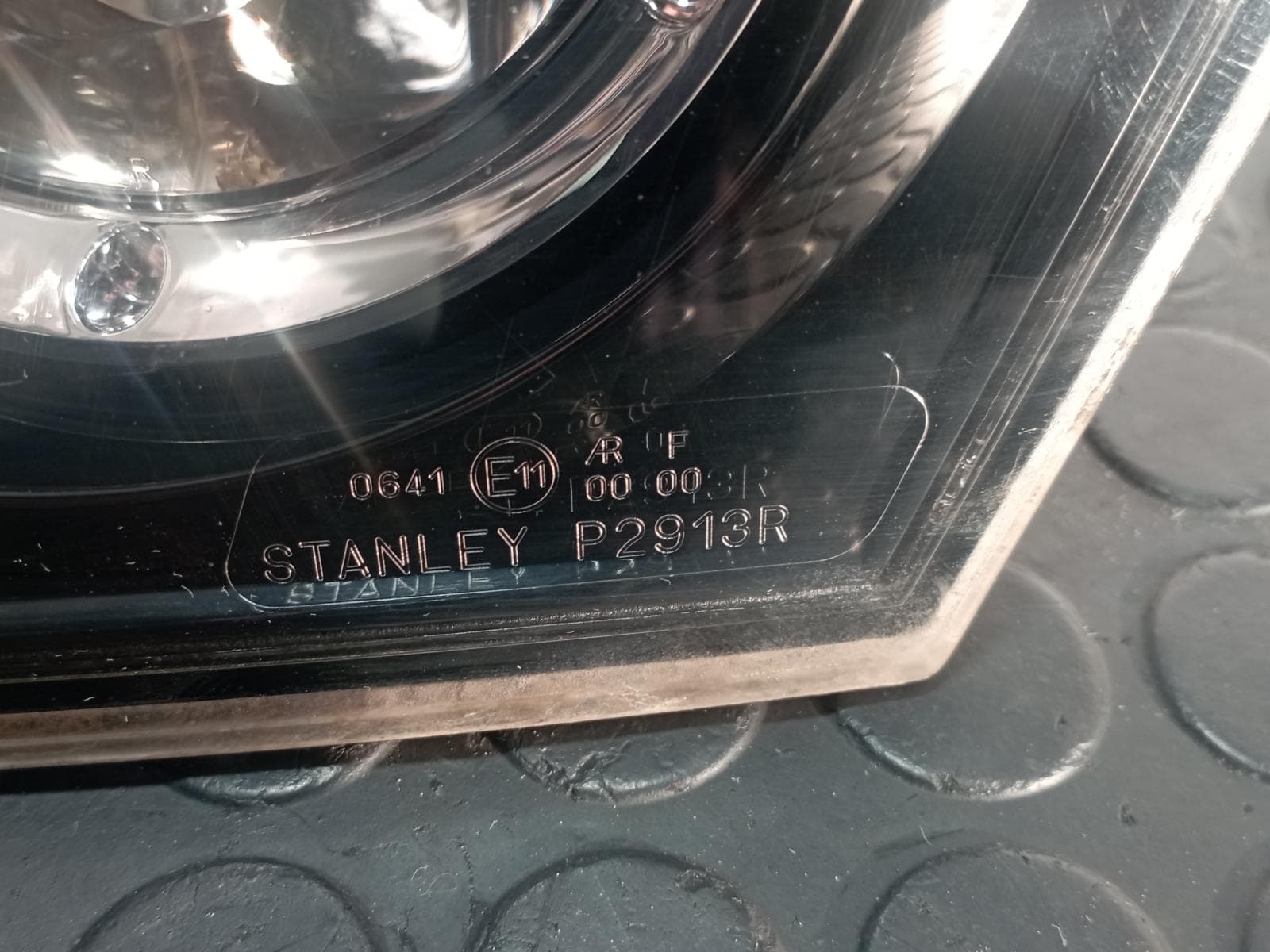 Recambio de PILOTO PORTON DERECHO para MAZDA 3 BERLINA (BK) 1.6 DIESEL Y6 referencia OEM IAM P2913R - NEGRO 2