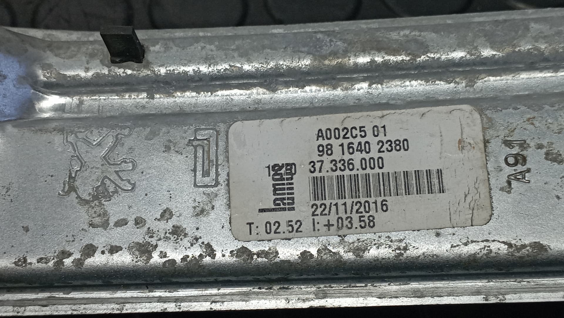 Recambio de ELEVALUNAS TRASERO IZQUIERDO para PEUGEOT 208 1.2 PURETECH HN01 referencia OEM IAM 9816402380 - BLANCO 4