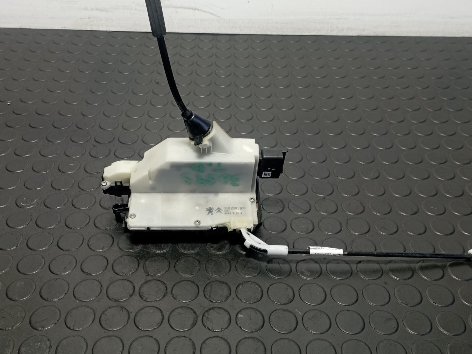 Recambio de CERRADURA PUERTA TRASERA DERECHA para PEUGEOT 208 1.2 PURETECH HN01 referencia OEM IAM 9812501180 - BLANCO