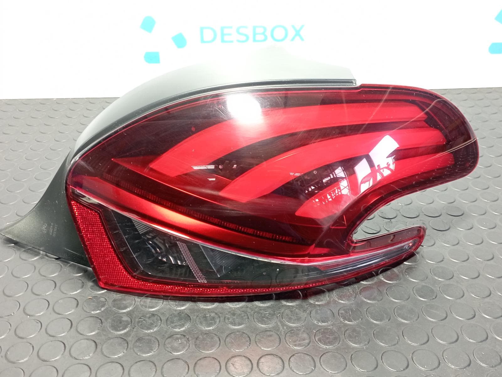 Recambio de PILOTO TRASERO DERECHO para PEUGEOT 208 1.2 PURETECH HN01 referencia OEM IAM 9810430580 - BLANCO