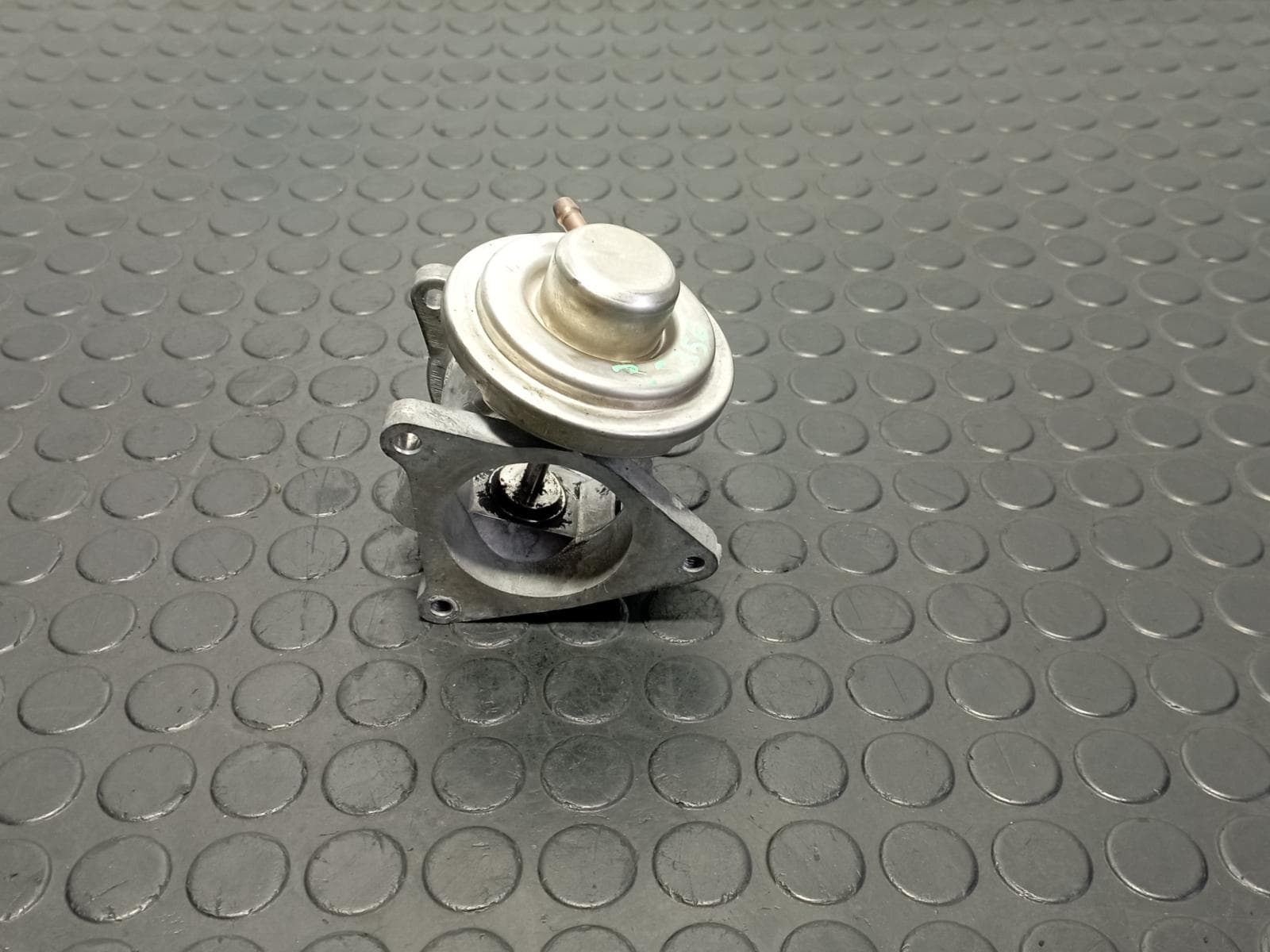 Recambio de VALVULA EGR para AUDI A3 (8P) 2.0 TDI Ambiente BKD referencia OEM IAM 038129637D - NEGRO