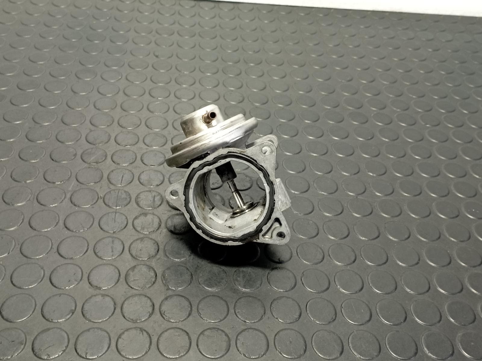 Recambio de VALVULA EGR para AUDI A3 (8P) 2.0 TDI Ambiente BKD referencia OEM IAM 038129637D - NEGRO 3