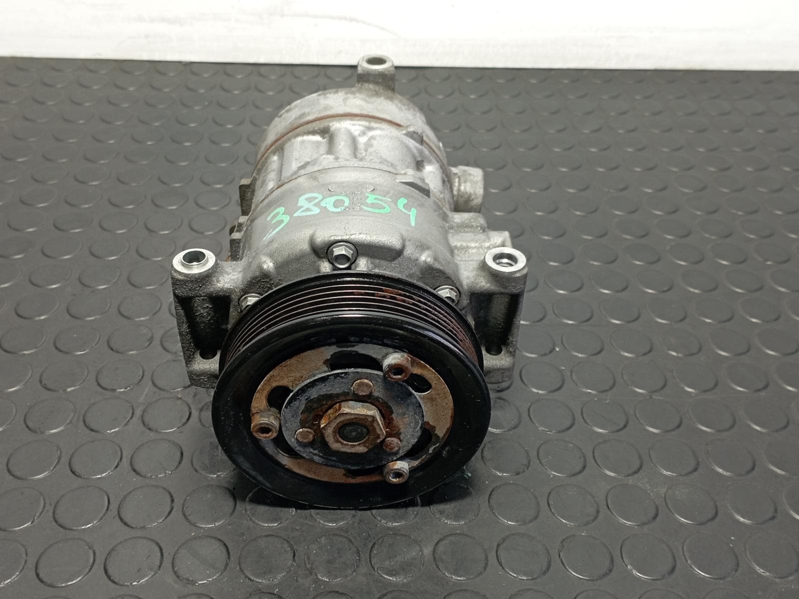 Recambio de COMPRESOR AIRE ACONDICIONADO para VOLKSWAGEN GOLF VII LIM. 1.2 TSI CJZ referencia OEM IAM 5Q0820803 - GRIS