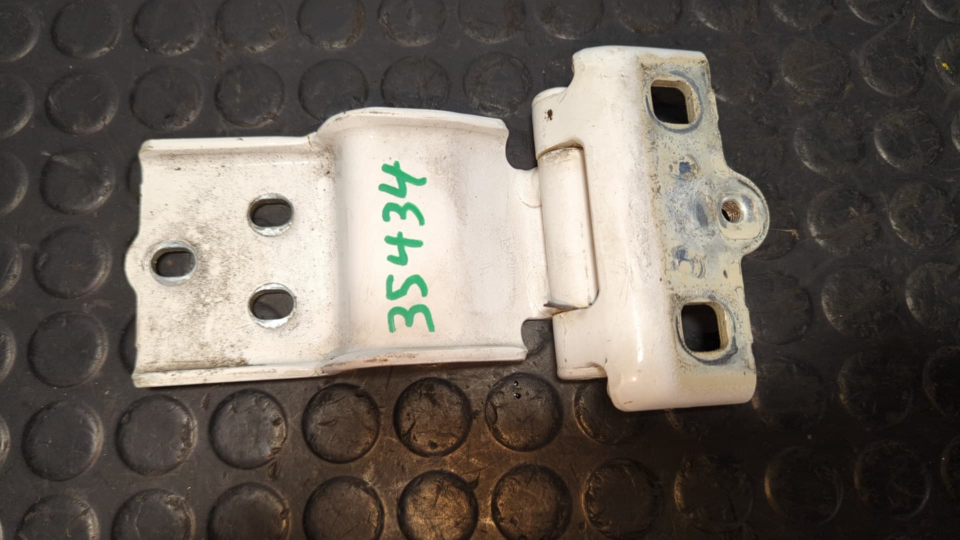 Recambio de BISAGRA IZQUIERDA PORTON para PEUGEOT BOXER CAJA CERR. TECHO ELEVADO (BAT.3450)(335)(2007 =>) HDi (335) 4H03 referencia OEM IAM B986 - BLANCO