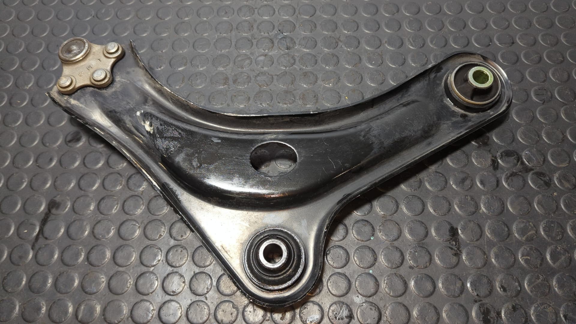 Recambio de BRAZO IZQUIERDO INFERIOR DELANTERO para PEUGEOT 208 1.2 PURETECH HN01 referencia OEM IAM C45 - BLANCO 2