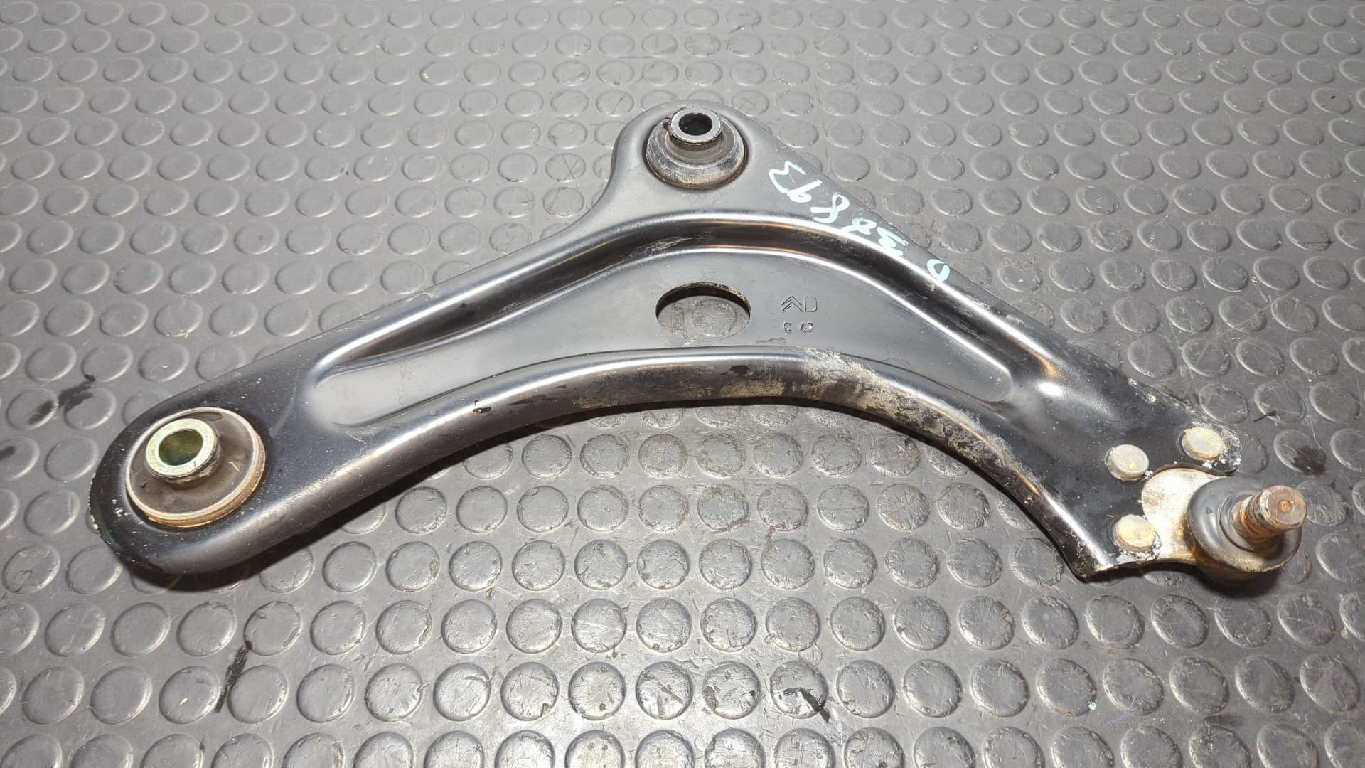 Recambio de BRAZO DERECHO INFERIOR DELANTERO para PEUGEOT 208 1.2 PURETECH HN01 referencia OEM IAM C47 - BLANCO