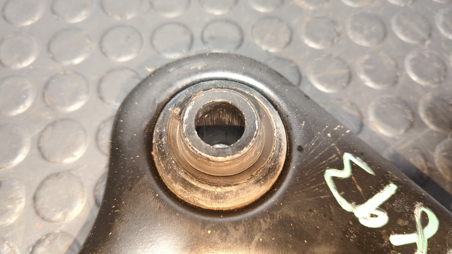 Recambio de BRAZO DERECHO INFERIOR DELANTERO para PEUGEOT 208 1.2 PURETECH HN01 referencia OEM IAM C47 - BLANCO 3
