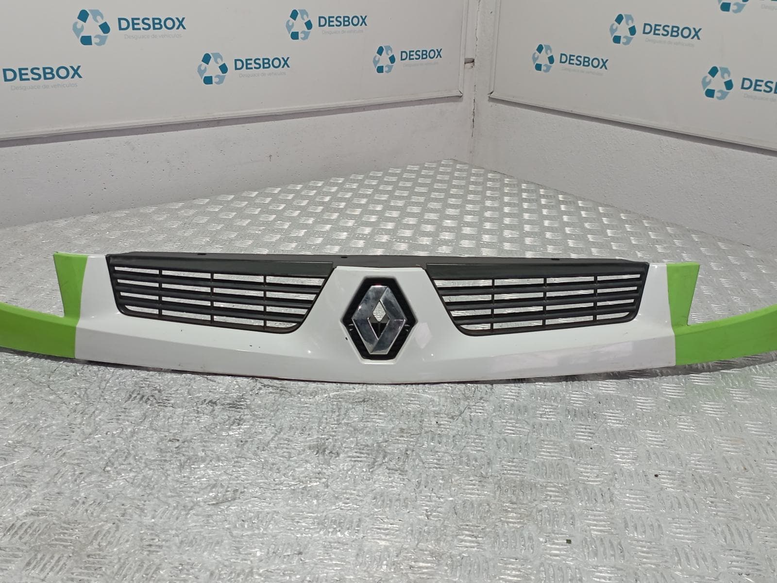 Recambio de REJILLA DELANTERA para RENAULT KANGOO (F/KC0) Alize D7F710 referencia OEM IAM 8200150629 - BLANCO