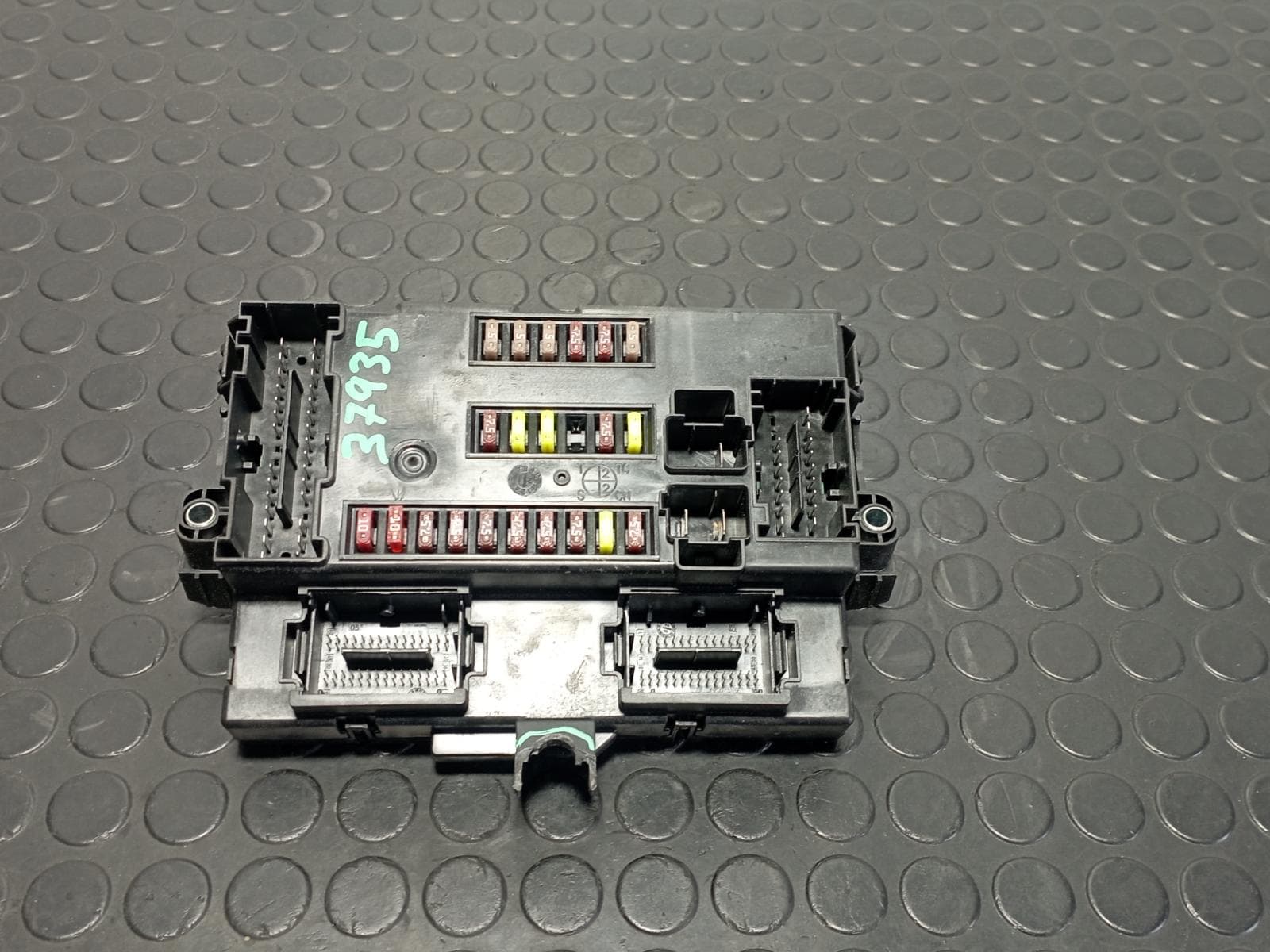 Recambio de CAJA RELES / FUSIBLES para PEUGEOT BOXER Furgoneta 2.2 BlueHDi 140 4HB(DW12RUD) referencia OEM IAM 46860568 - BLANCO