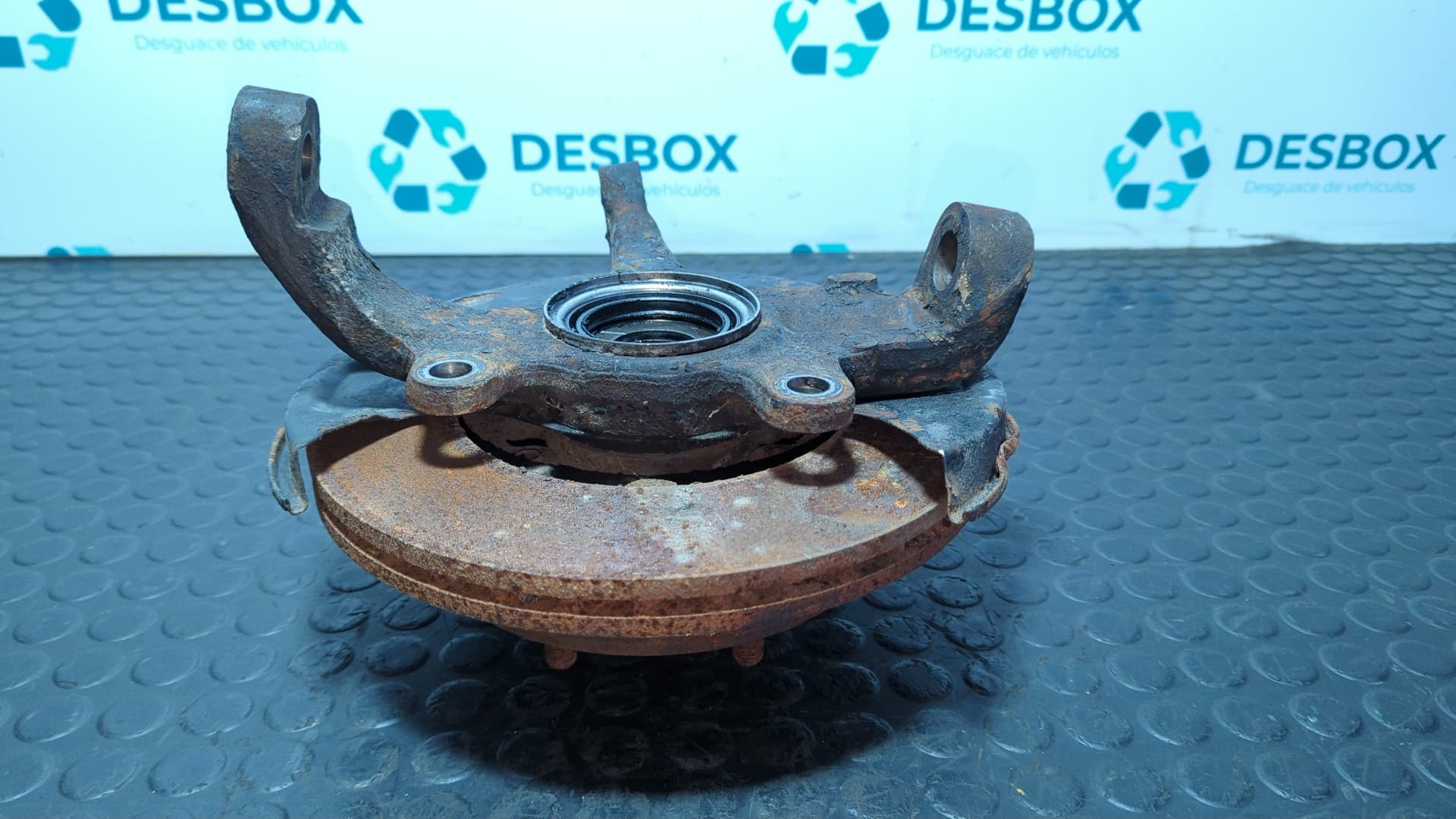 Recambio de MANGUETA DELANTERA IZQUIERDA para ISUZU TROOPER UBS 17 Competition 4JB1TC referencia OEM IAM   - PLATA 3