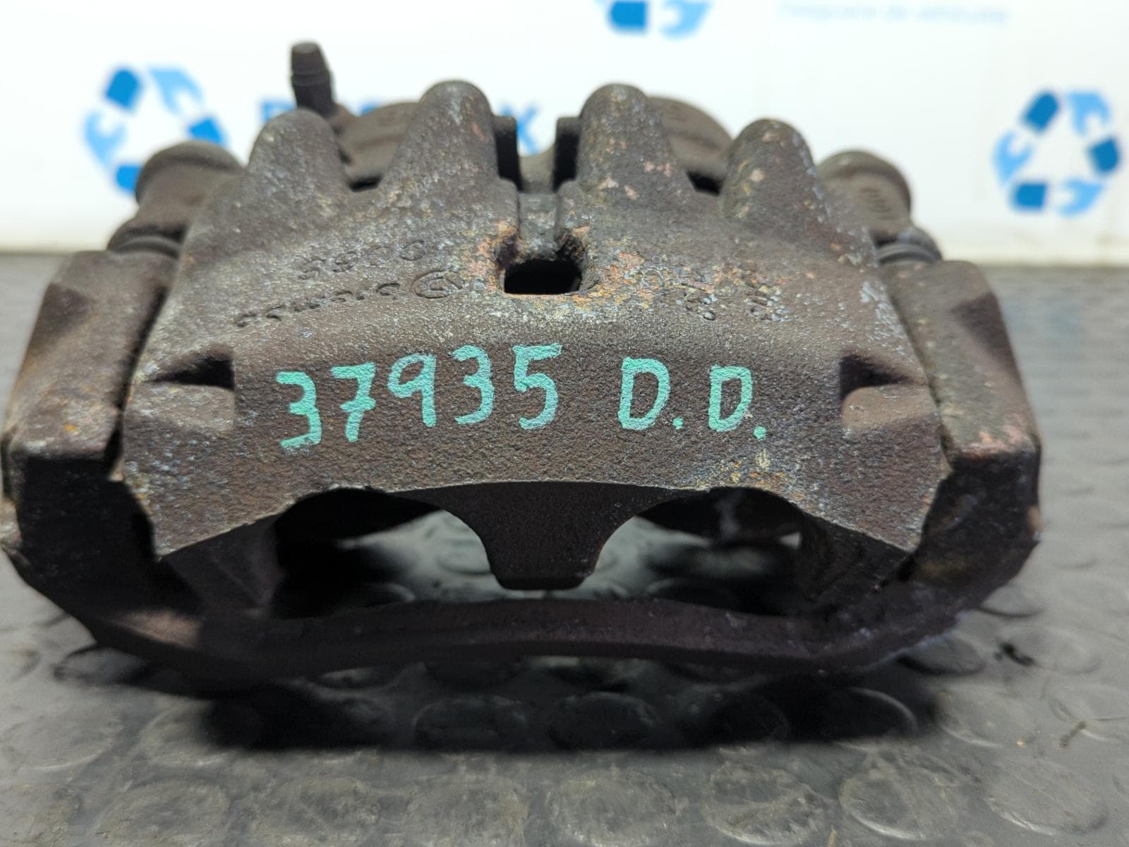 Recambio de PINZA DE FRENO DELANTERA DERECHA para PEUGEOT BOXER Furgoneta 2.2 BlueHDi 140 4HB(DW12RUD) referencia OEM IAM C068 - BLANCO 2