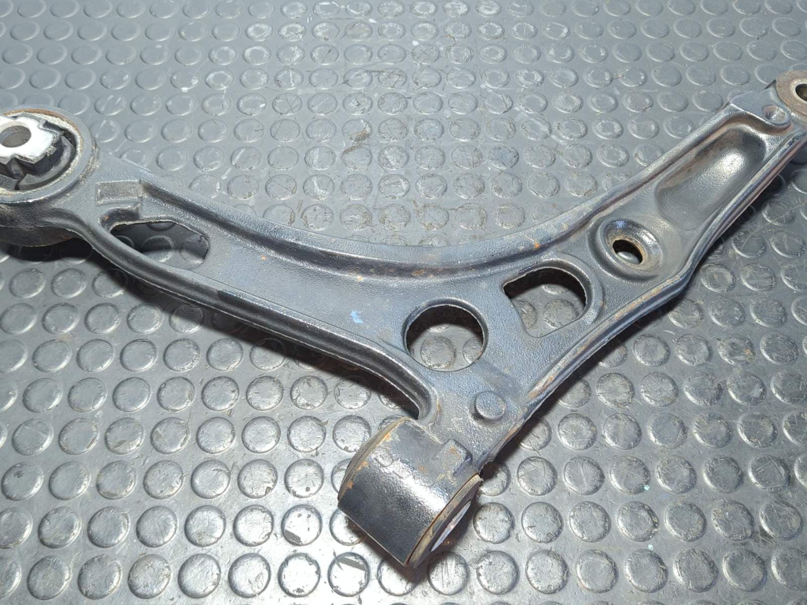 Recambio de BRAZO DERECHO INFERIOR DELANTERO para PEUGEOT BOXER Furgoneta 2.2 BlueHDi 140 4HB(DW12RUD) referencia OEM IAM 50712142 - BLANCO 2