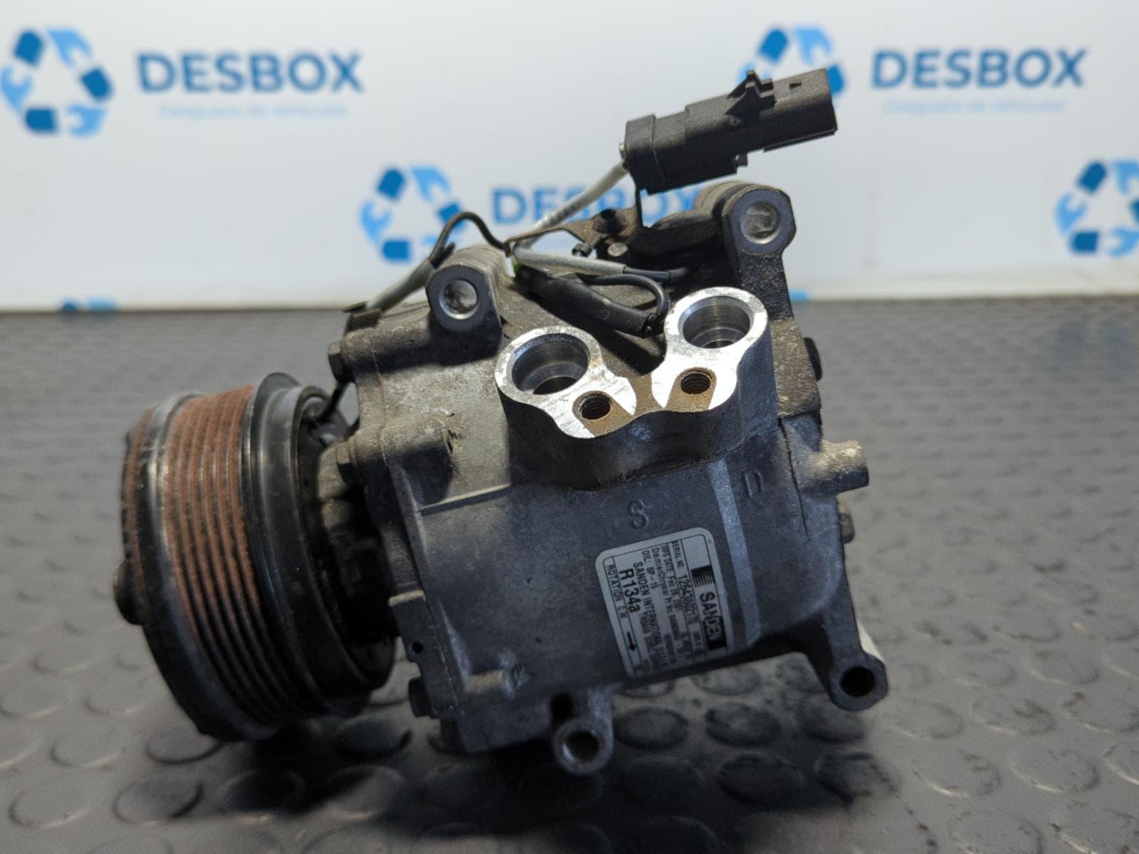 Recambio de COMPRESOR AIRE ACONDICIONADO para CHRYSLER SEBRING BERLINA (JR41) 2.0 LX ECC referencia OEM IAM  04596366AB - PLATA 2
