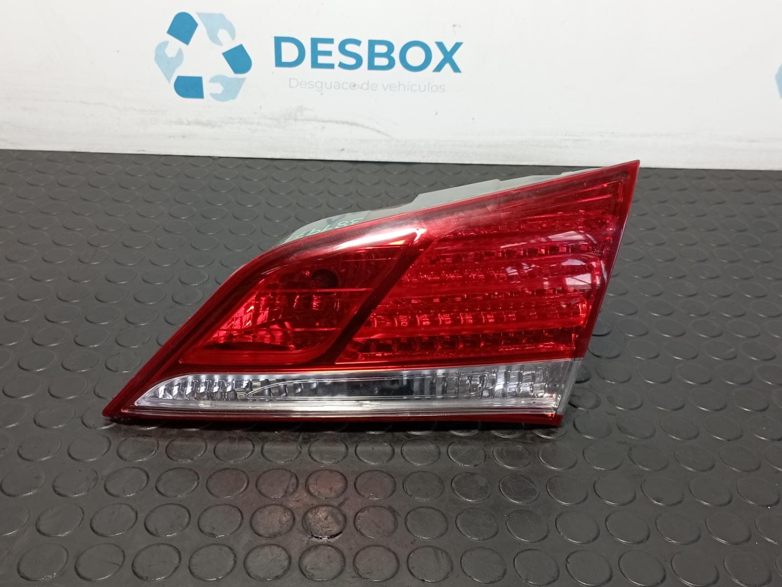 Recambio de PILOTO PORTON DERECHO para HYUNDAI I40 1.6 CRDI D4FD referencia OEM IAM 924043Z300  - NEGRO