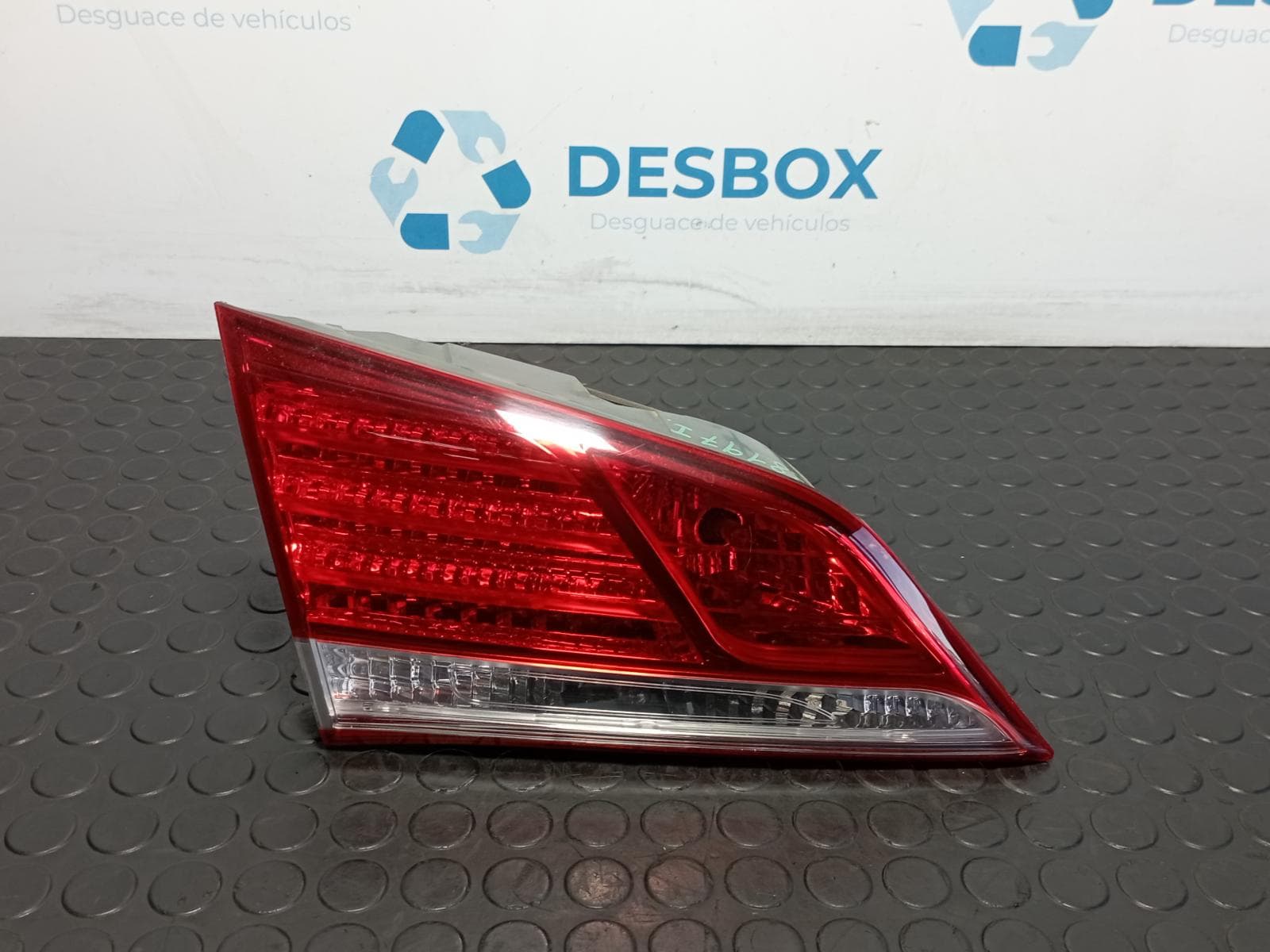 Recambio de PILOTO PORTON IZQUIERDO para HYUNDAI I40 1.6 CRDI D4FD referencia OEM IAM 924033Z300 - NEGRO