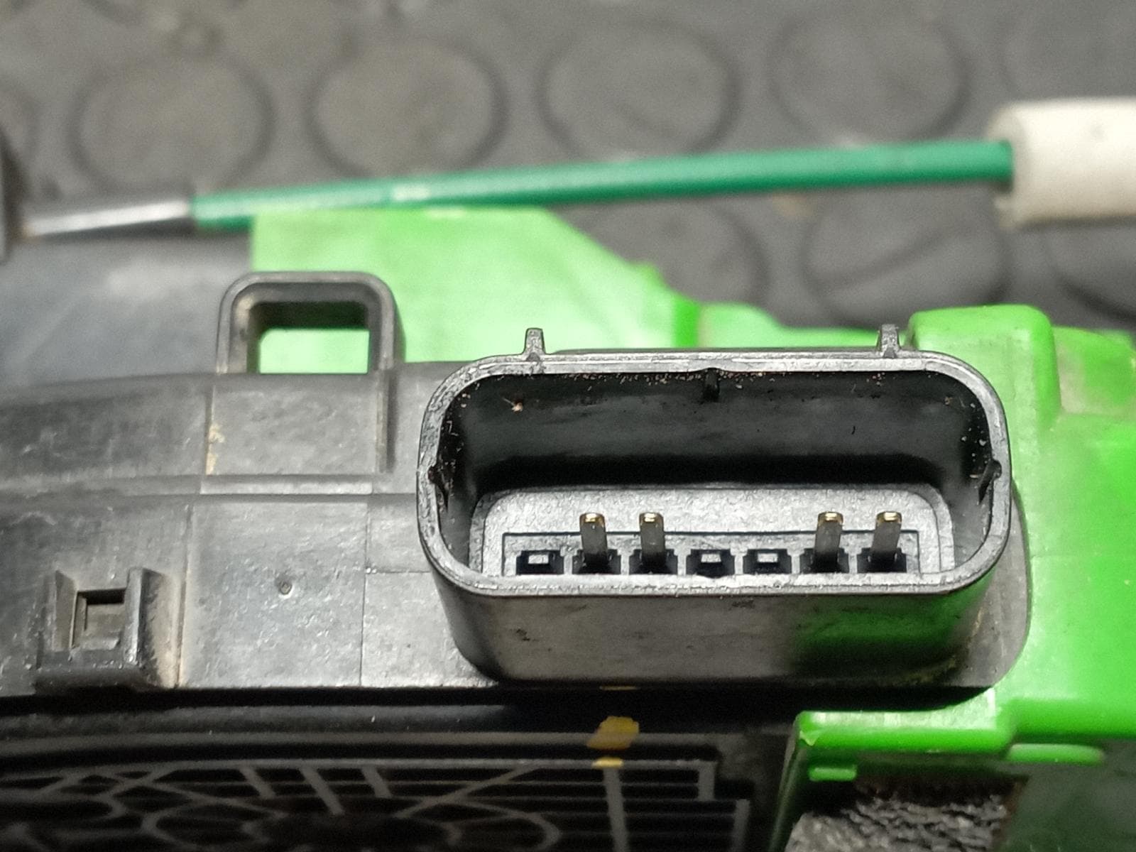 Recambio de CERRADURA PUERTA TRASERA DERECHA para HYUNDAI I40 D4FD referencia OEM IAM 814203Z000 - NEGRO 4