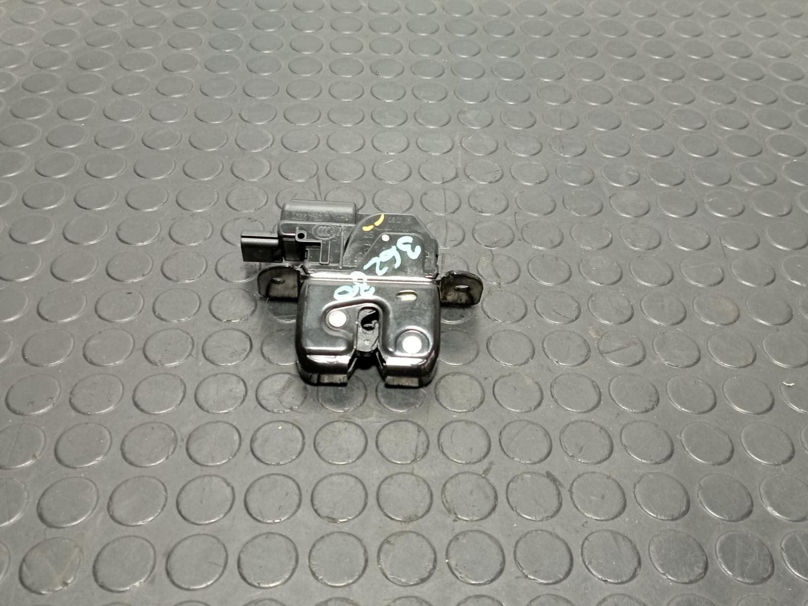 Recambio de CERRADURA MALETERO / PORTON para RENAULT CAPTUR Dynamique H4B400 referencia OEM IAM 905039428R - BLANCO