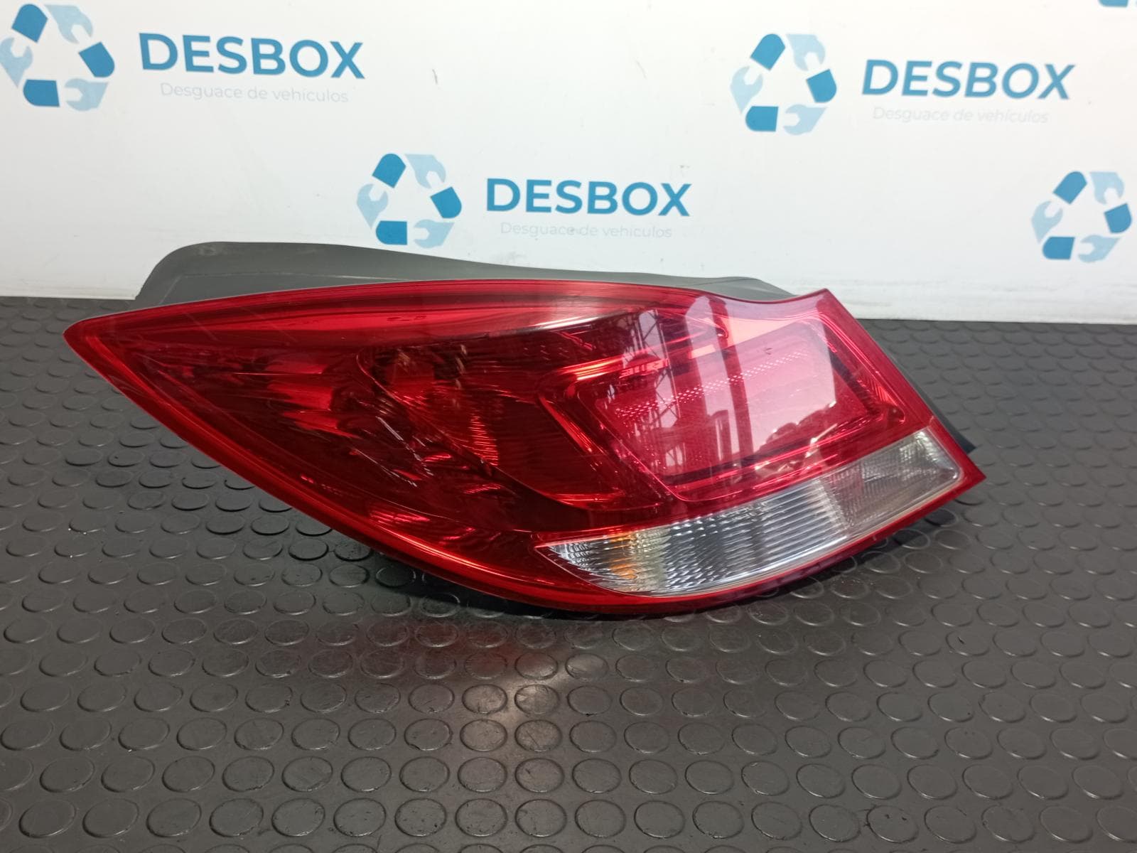Recambio de PILOTO TRASERO IZQUIERDO para OPEL INSIGNIA BERLINA 2.0 CDTI A20DTH referencia OEM IAM 13226836 - NEGRO